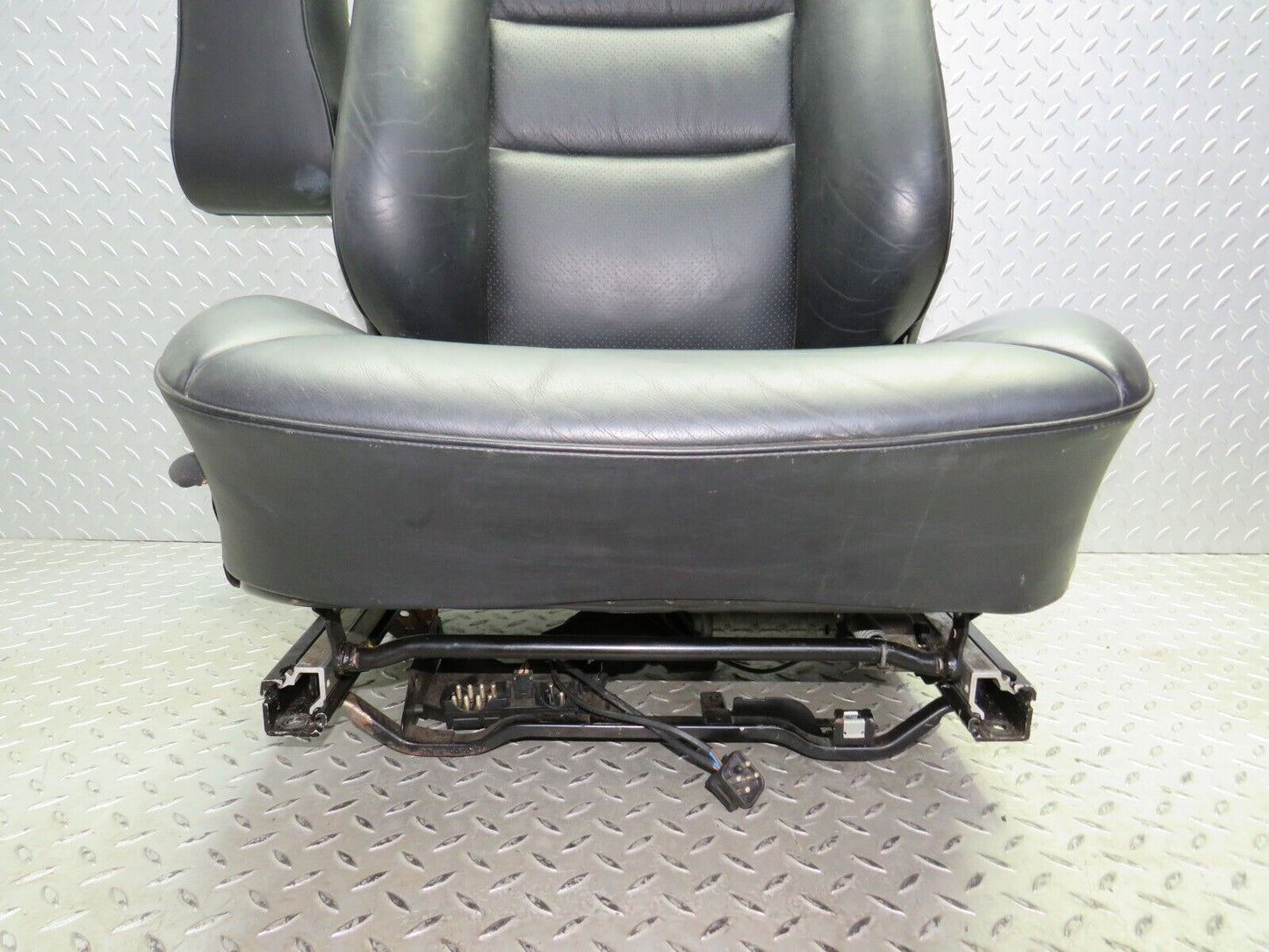 37882 Mercedes-Benz A124 320E Cabriolet Front Left Electric & Heated Seat Leather Black 1249406964