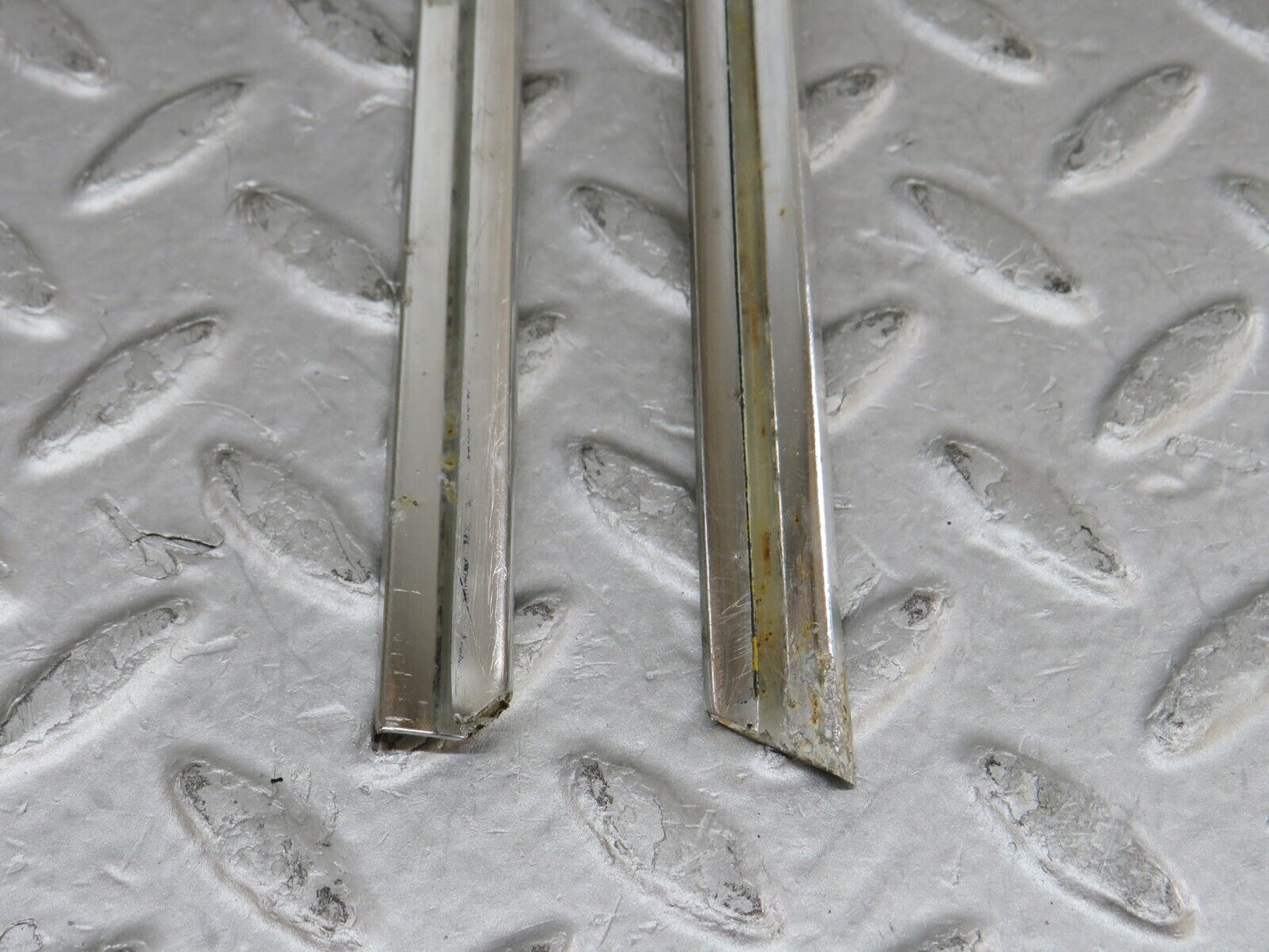 35868 Mercedes-Benz W108 Front Right Door Chrome Trim Pair