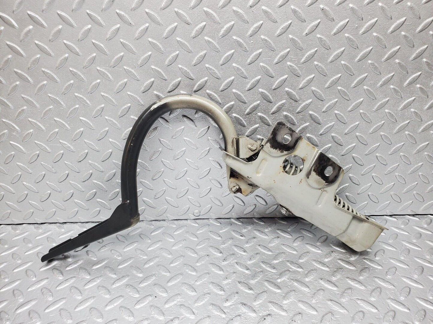 45834 Mercedes-Benz W126 420SE Trunk Lid Hinge Left Side