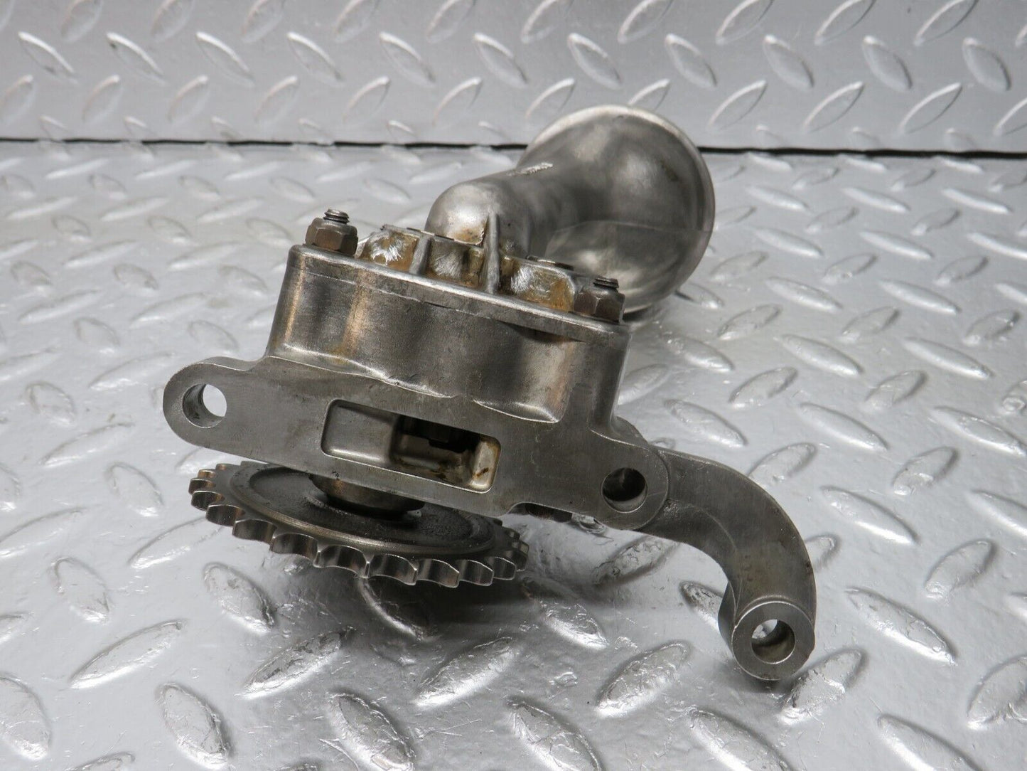 32957 Mercedes-Benz C107 R107 450 V8 Oil Pump & Sprocket 1161810212 1161800502