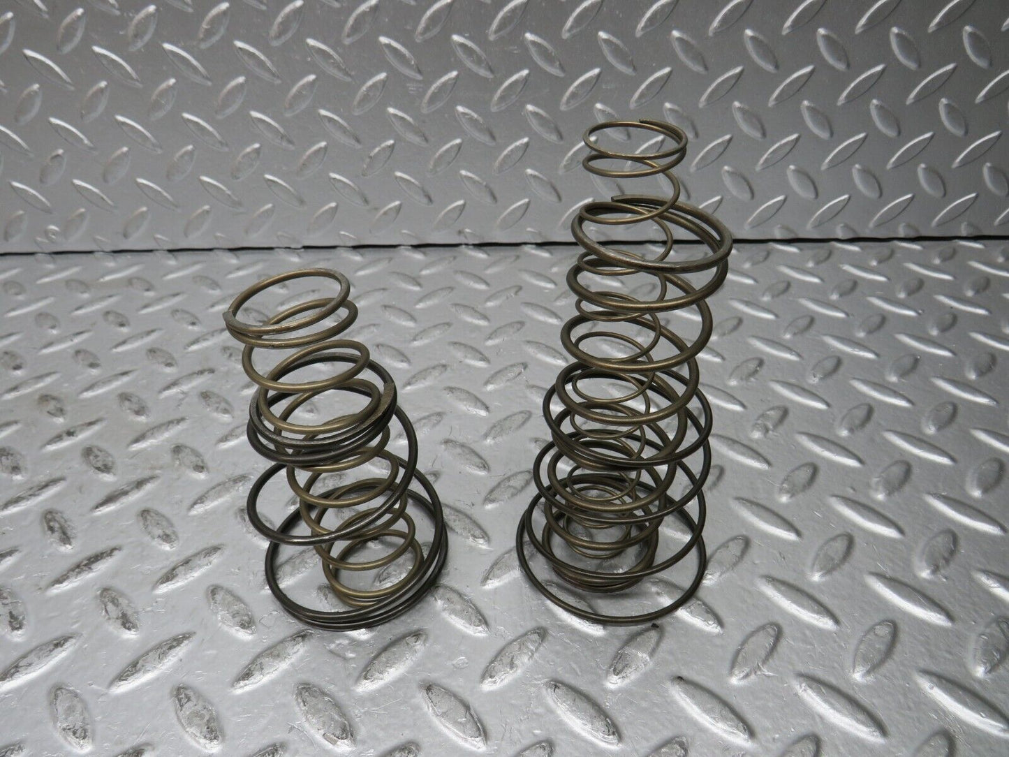 30224 Mercedes-Benz W123 230E Automatic Gearbox Piston Spring 722.122