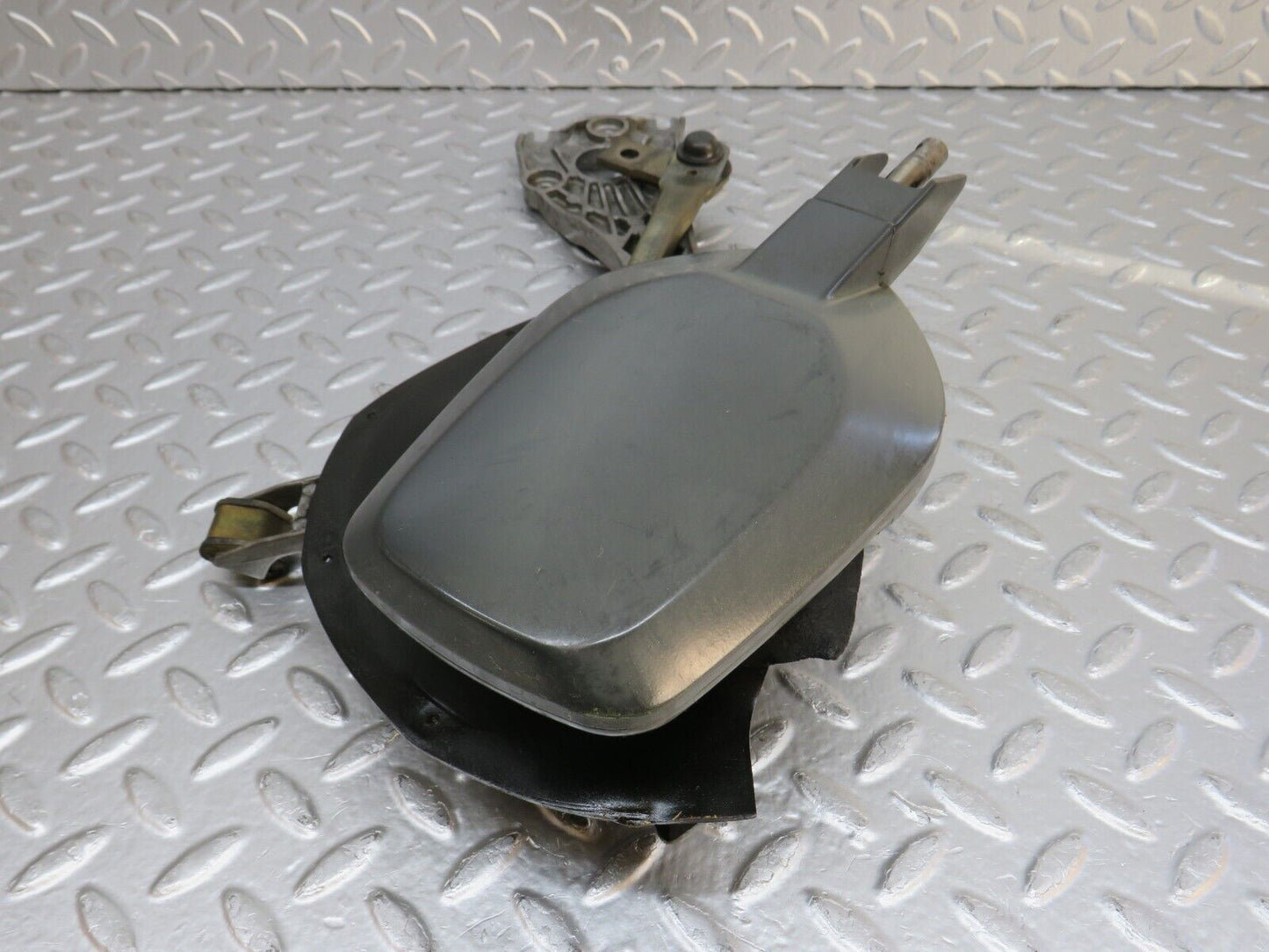 32515 Mercedes-Benz S124 300TE Wagon Windscreen Wiper Mechanism Linkage Bosch