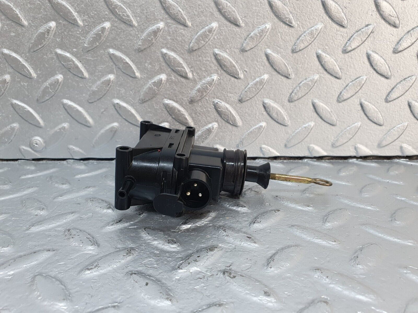 41557 Mercedes-Benz W124 200E Right Door Lock Vacuum Actuator