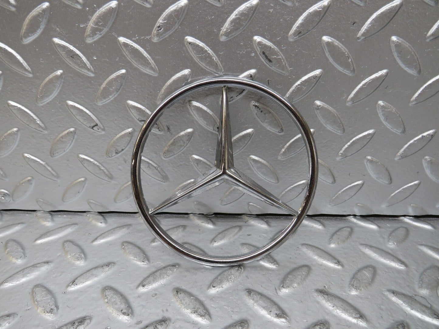 26053 Mercedes-Benz W116 450SE Trunk Badge Emblem