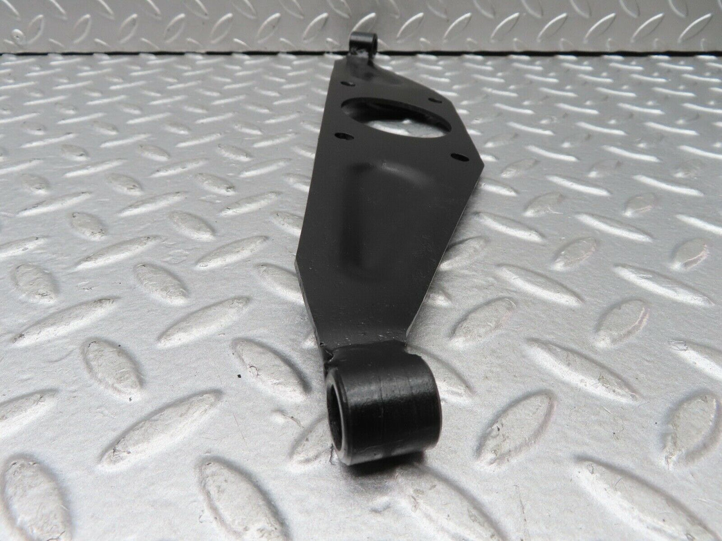 18543 Mercedes-Benz W136 170V Engine Mount Bracket