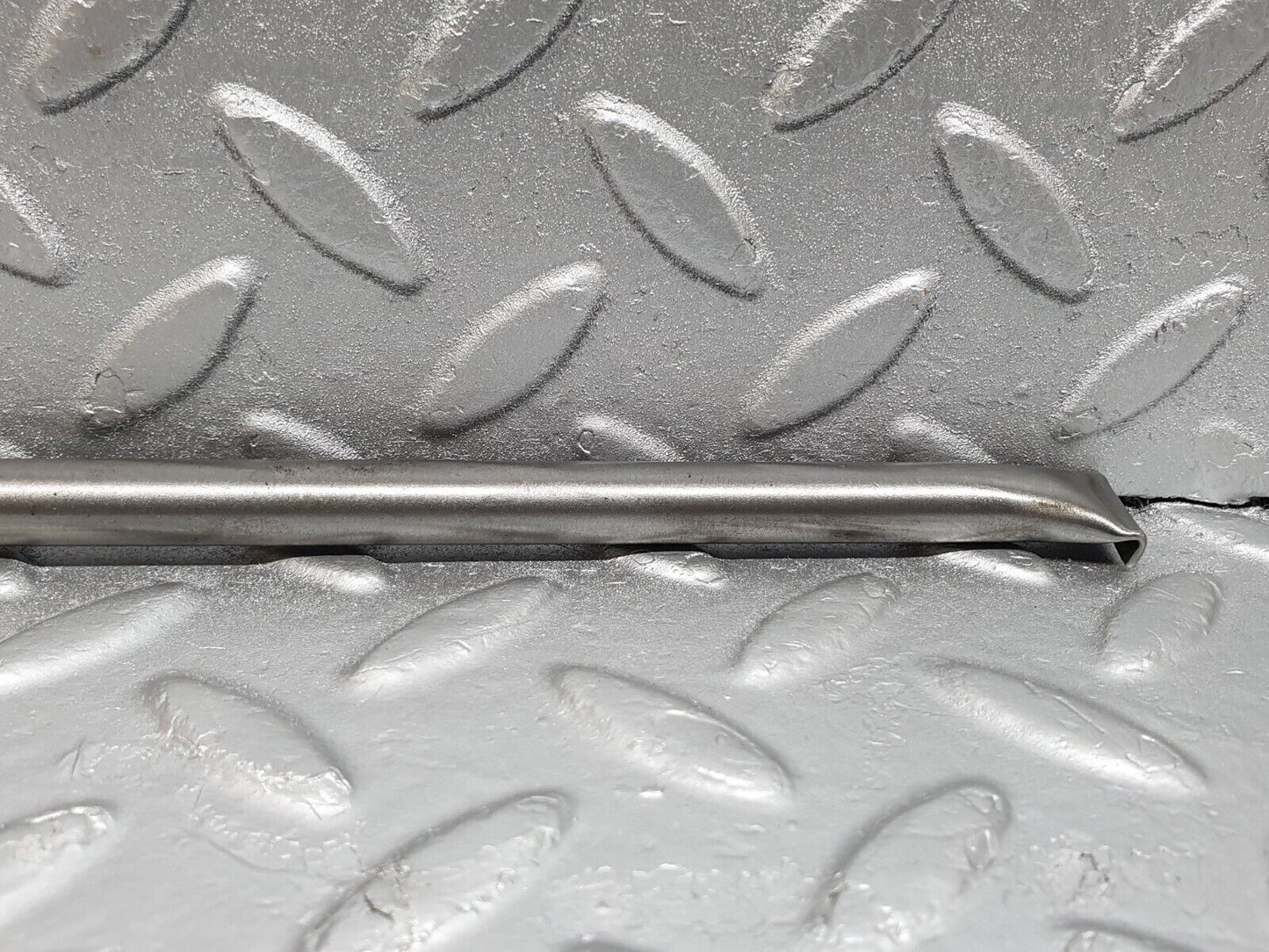 43072 Mercedes-Benz W123 Camshaft Oil Tube