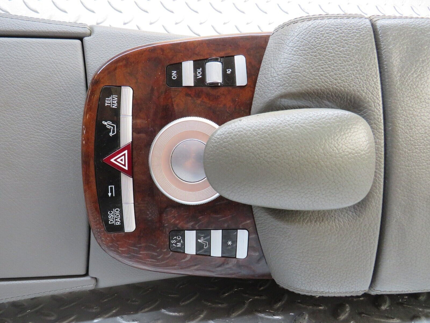35124 Mercedes-Benz W221 Centre Console