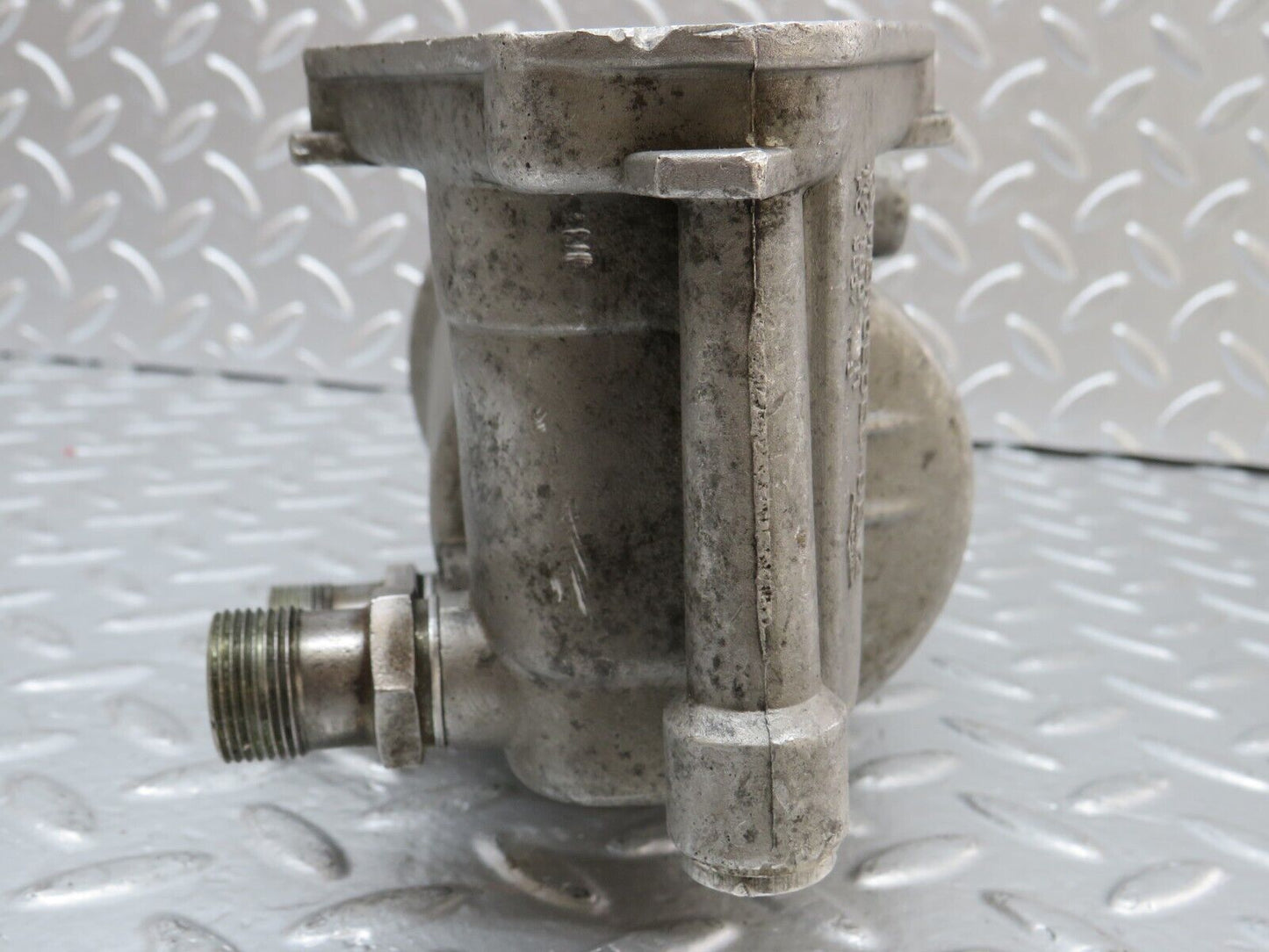 25092 Mercedes-Benz W126 Oil Filter Housing 1171802811
