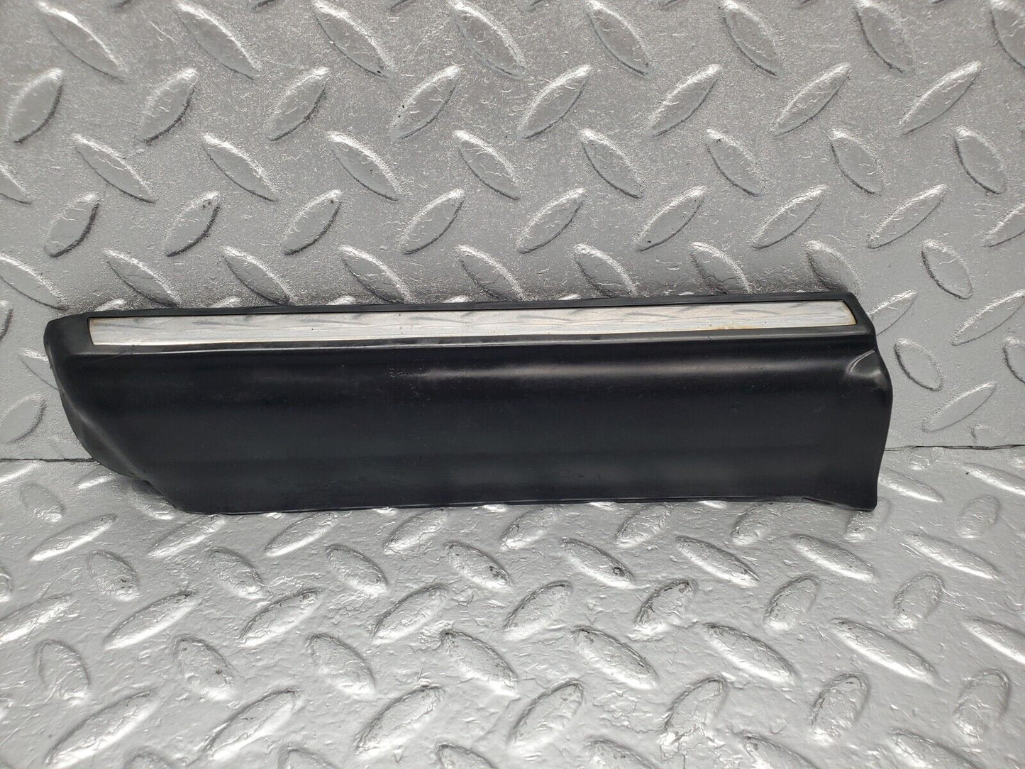 46423 Mercedes-Benz C123 280CE Coupe Front Left Fender Wing Lower Moulding Trim