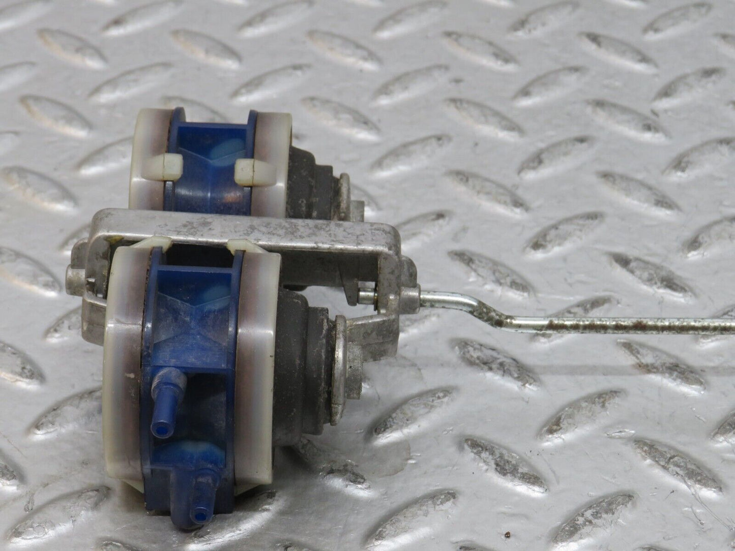 28176 Mercedes-Benz W123 280E Front Right Door Lock Vacuum Actuator