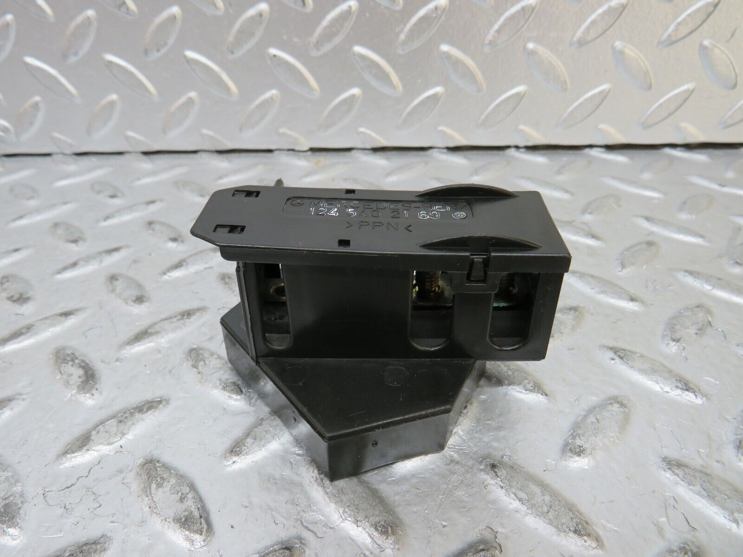 27695 Mercedes-Benz S124 300TE Cable Wire Distributor Connector 1245402169
