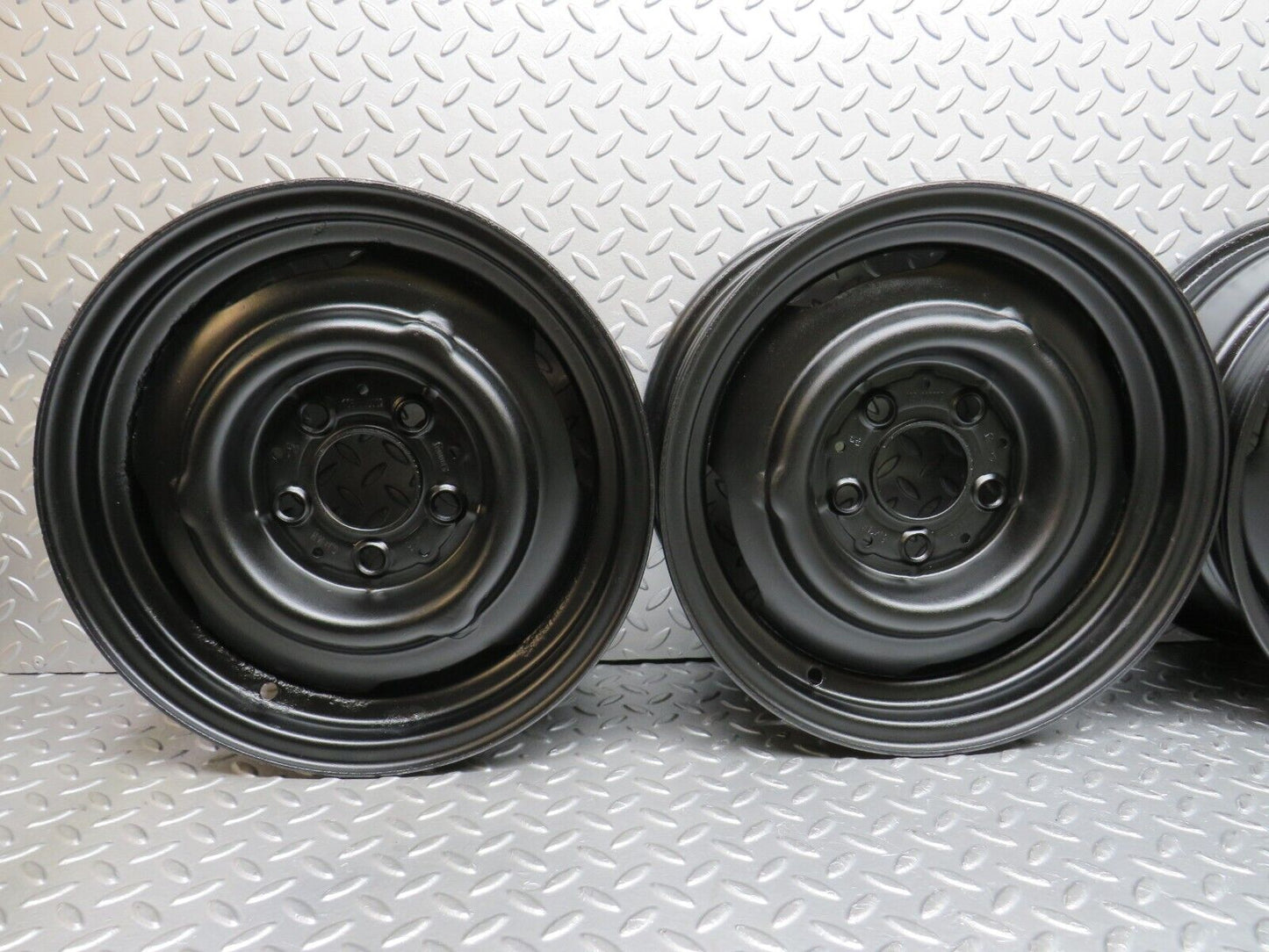 39049 Mercedes-Benz Steel Wheel Set 6Jx14H2 1084000002