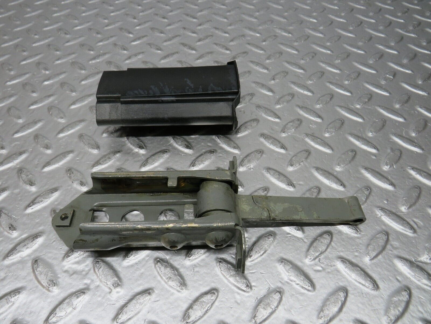 31799 Mercedes-Benz W201 190LE 1.8L Door Safety Check Strap