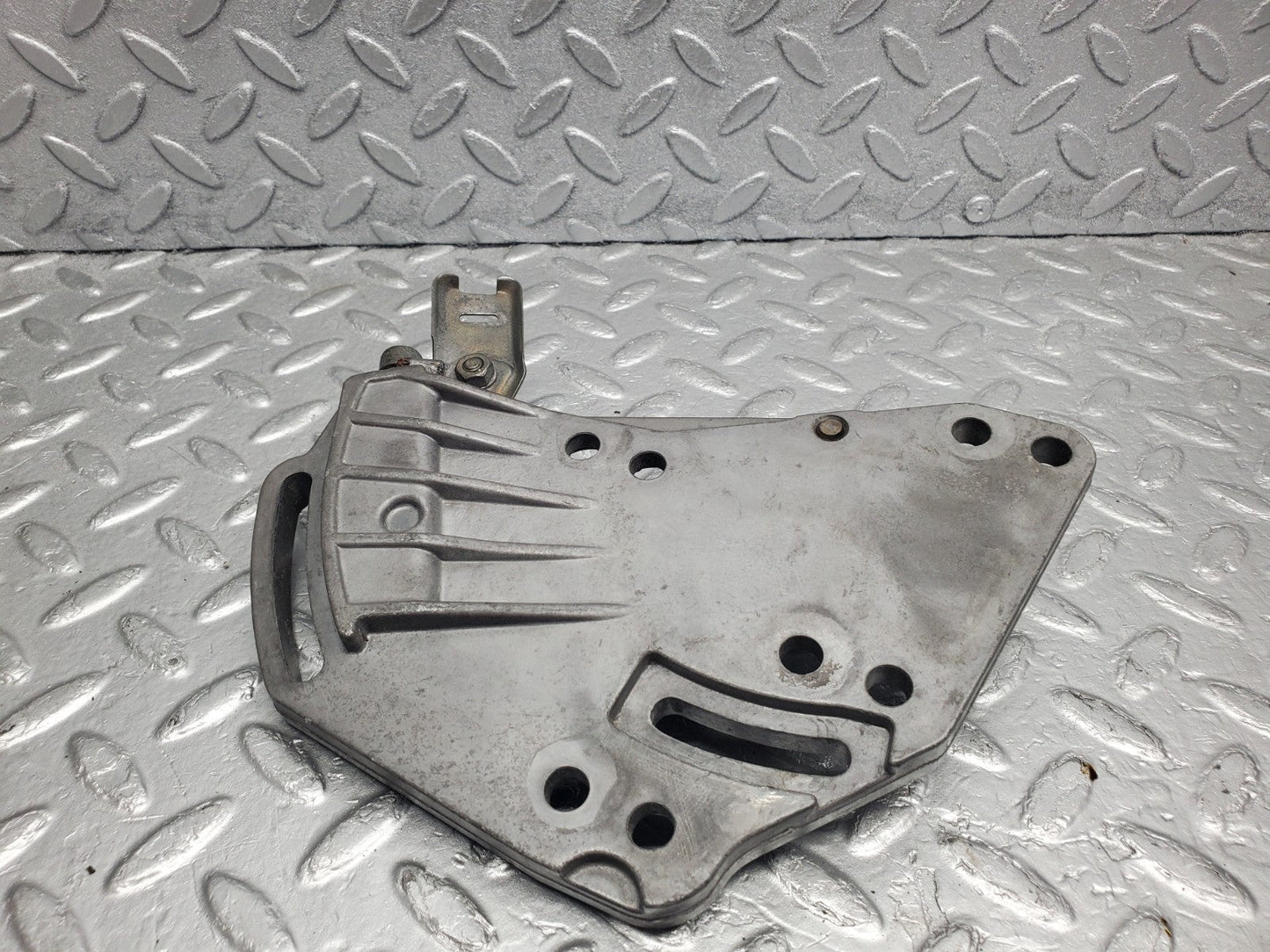 W124 Wagon power steering pump bracket used OEM