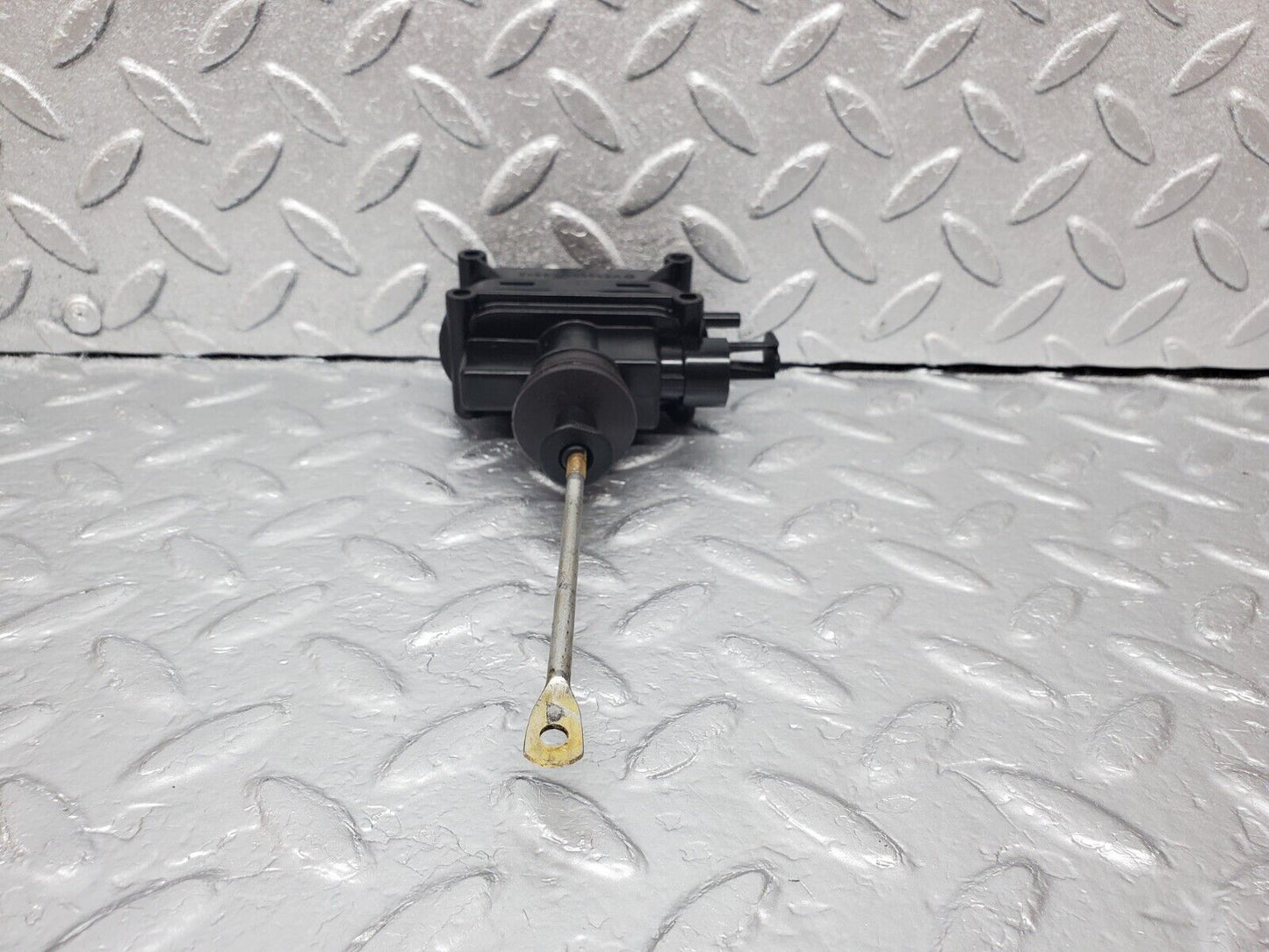 45641 Mercedes-Benz W126 420SE Front Right Door Lock Vacuum Actuator