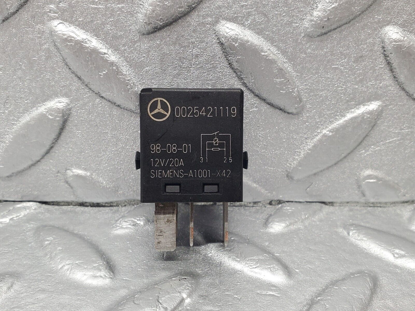 46924 Mercedes-Benz R129 320SL Coupe Indicator Relay 0025421119