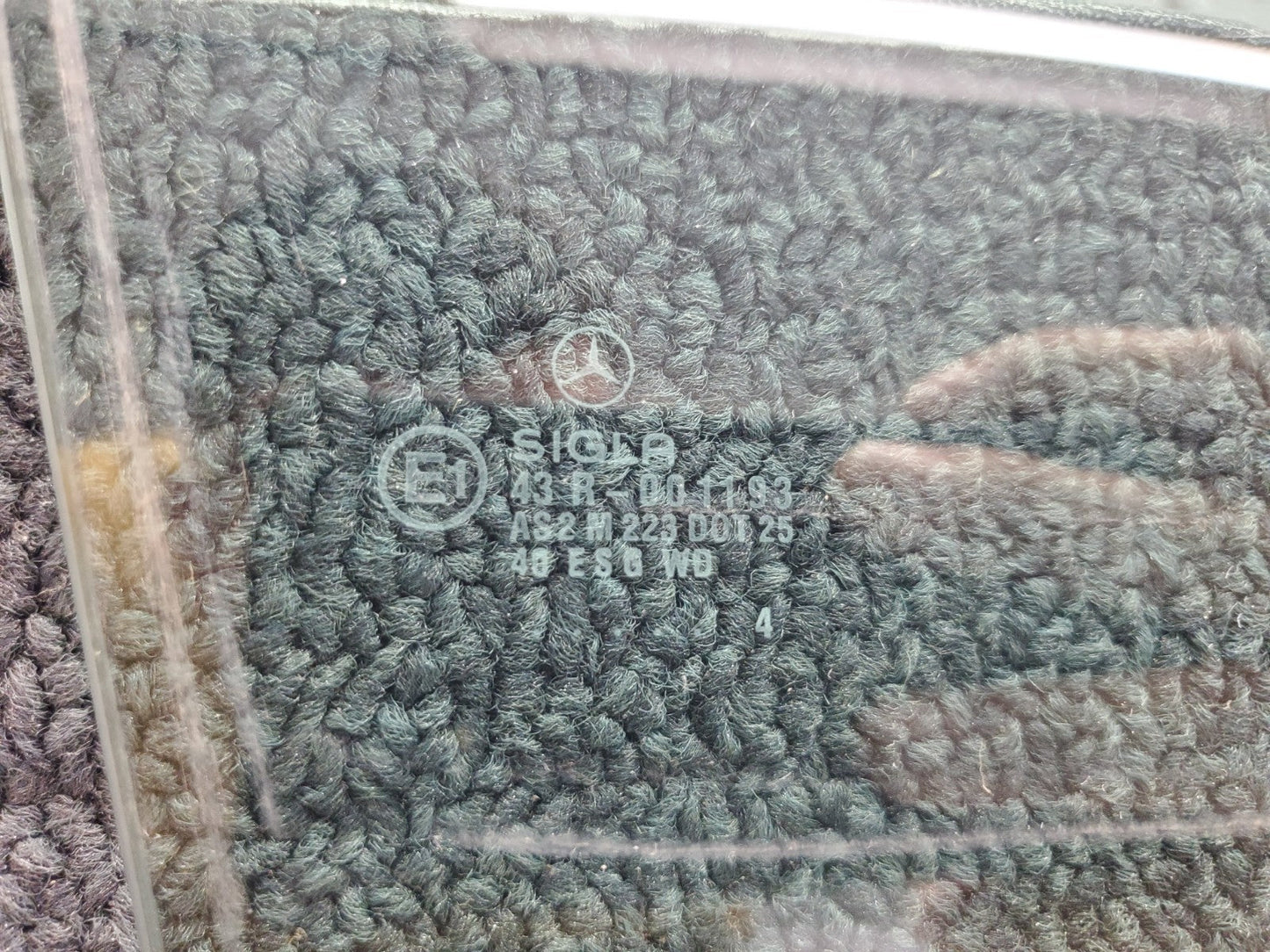 W124 Wagon front right door window glass used OEM