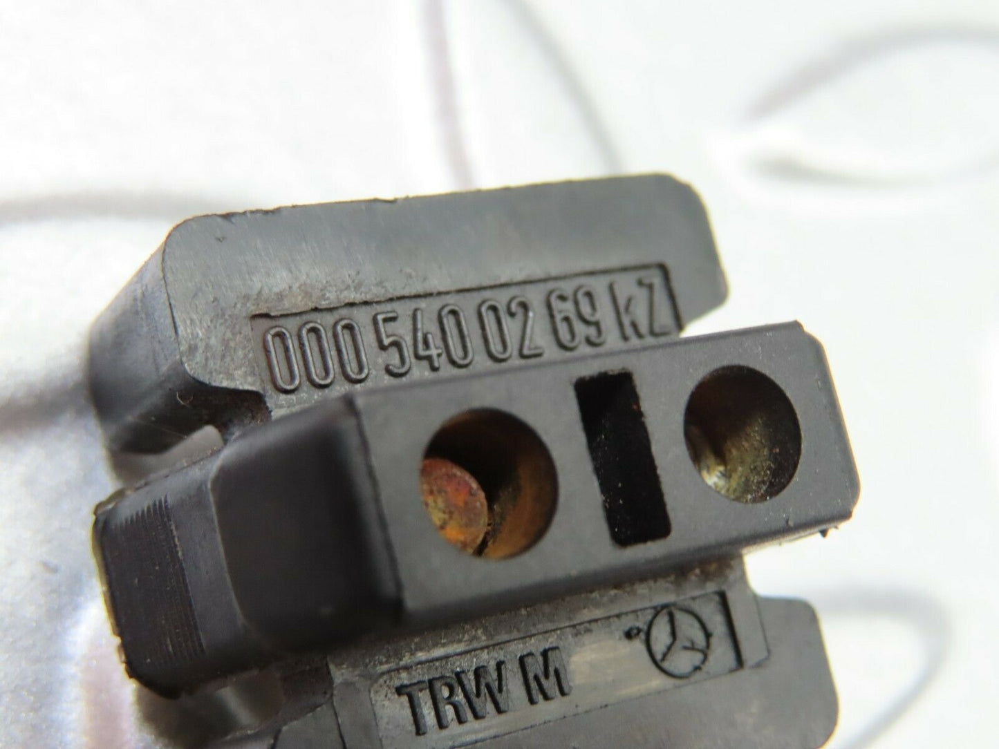 6520 Mercedes-Benz S124 E220 Wagon Wiring Cable Junction Box 0005400269