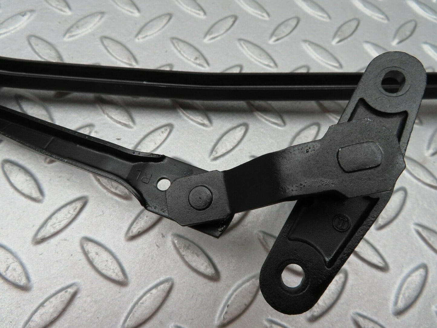 4035 Mercedes-Benz S123 200T Wagon Windscreen Wiper Linkage