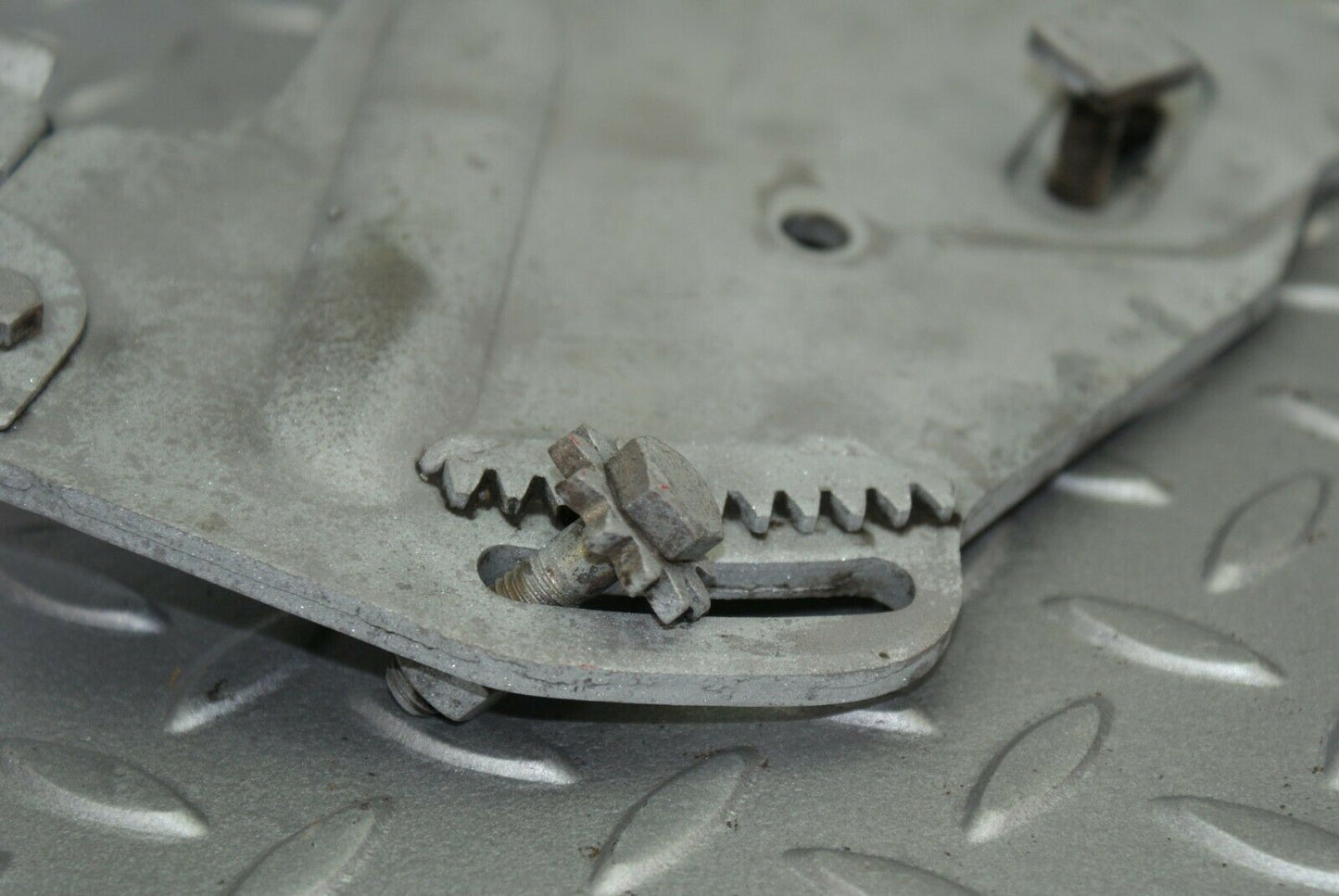 2564 Mercedes-Benz W116 350SE Power Steering Pump Bracket