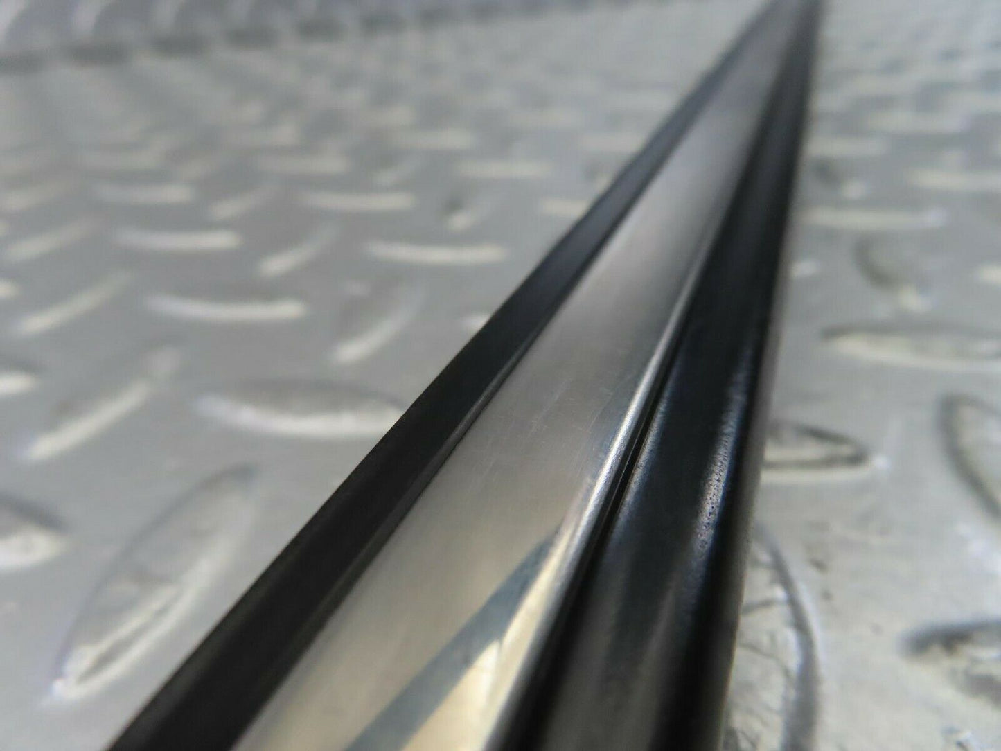 10251 Mercedes-Benz W123 Rear Left Door Centre Moulding Trim