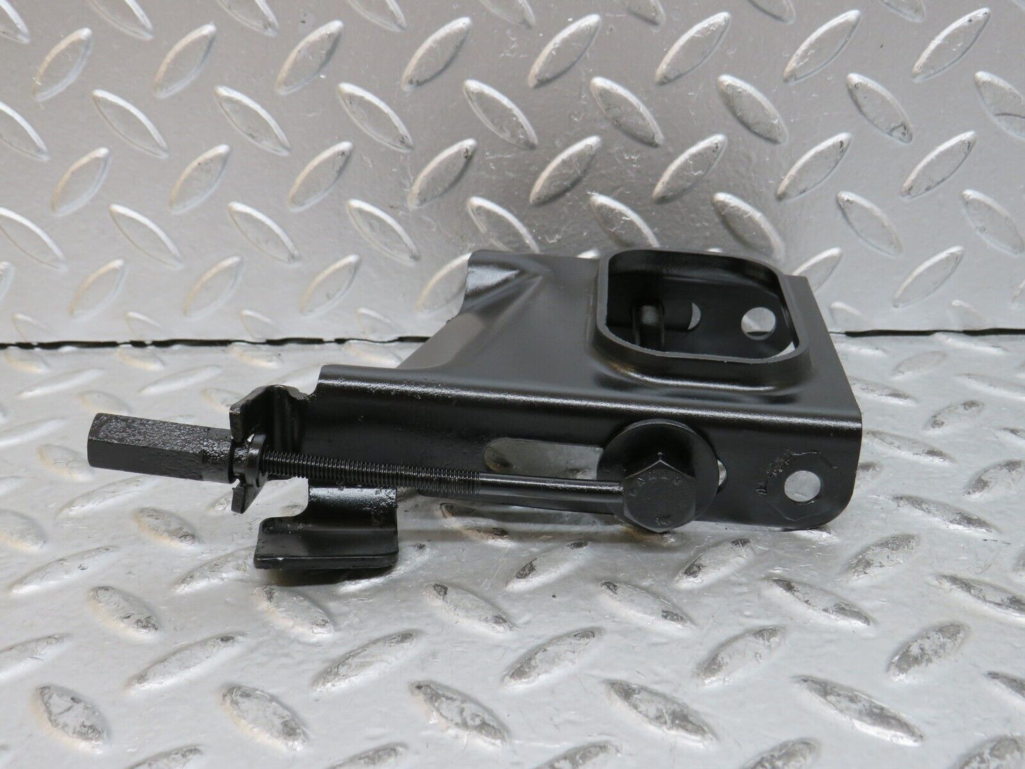 28442 Mercedes-Benz S123 240D Wagon Alternator Generator Bracket