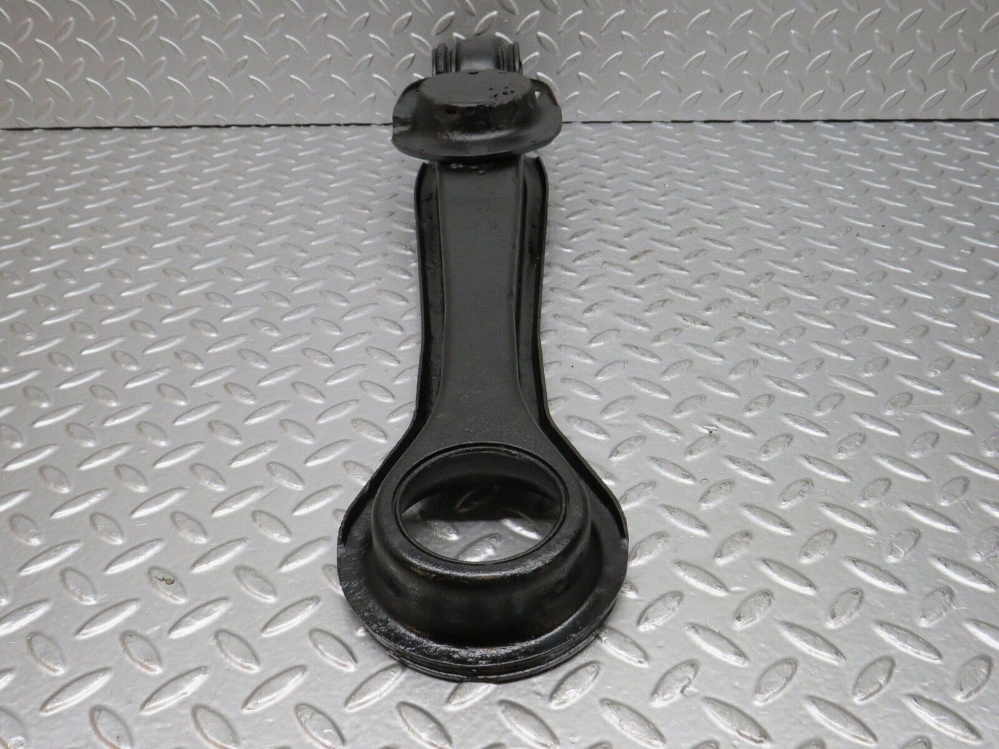 0367 Mercedes-Benz W108 280SE Rear Axle Spring Coil Mount