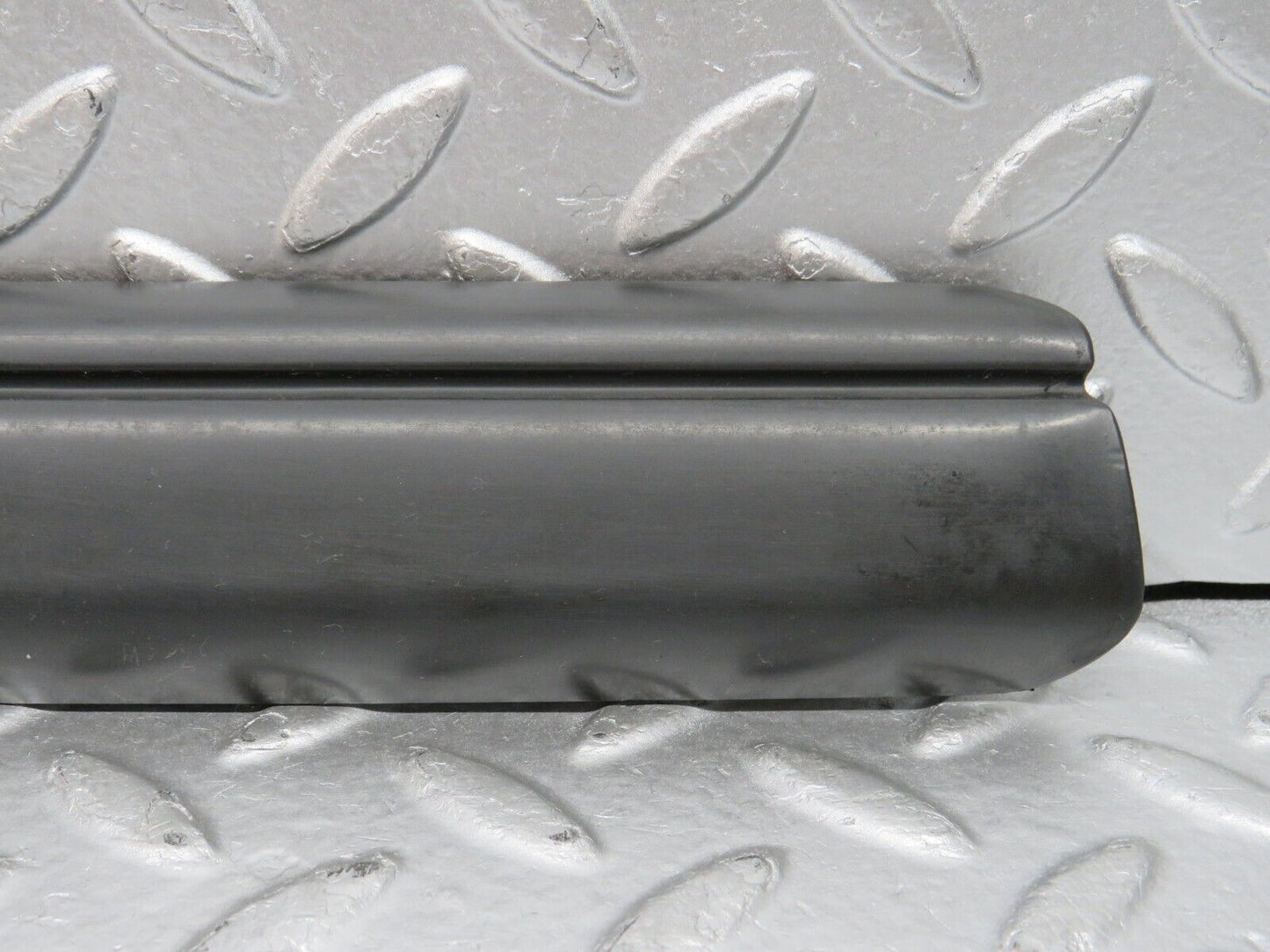 32298 Mercedes-Benz S124 300TE Wagon Front Left Fender Wing Centre Moulding Trim