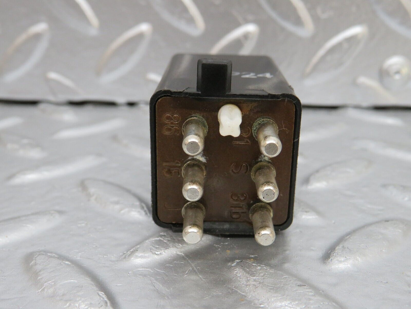 25518 Mercedes-Benz W123 200 Intermittent Wiper Relay 0008210863