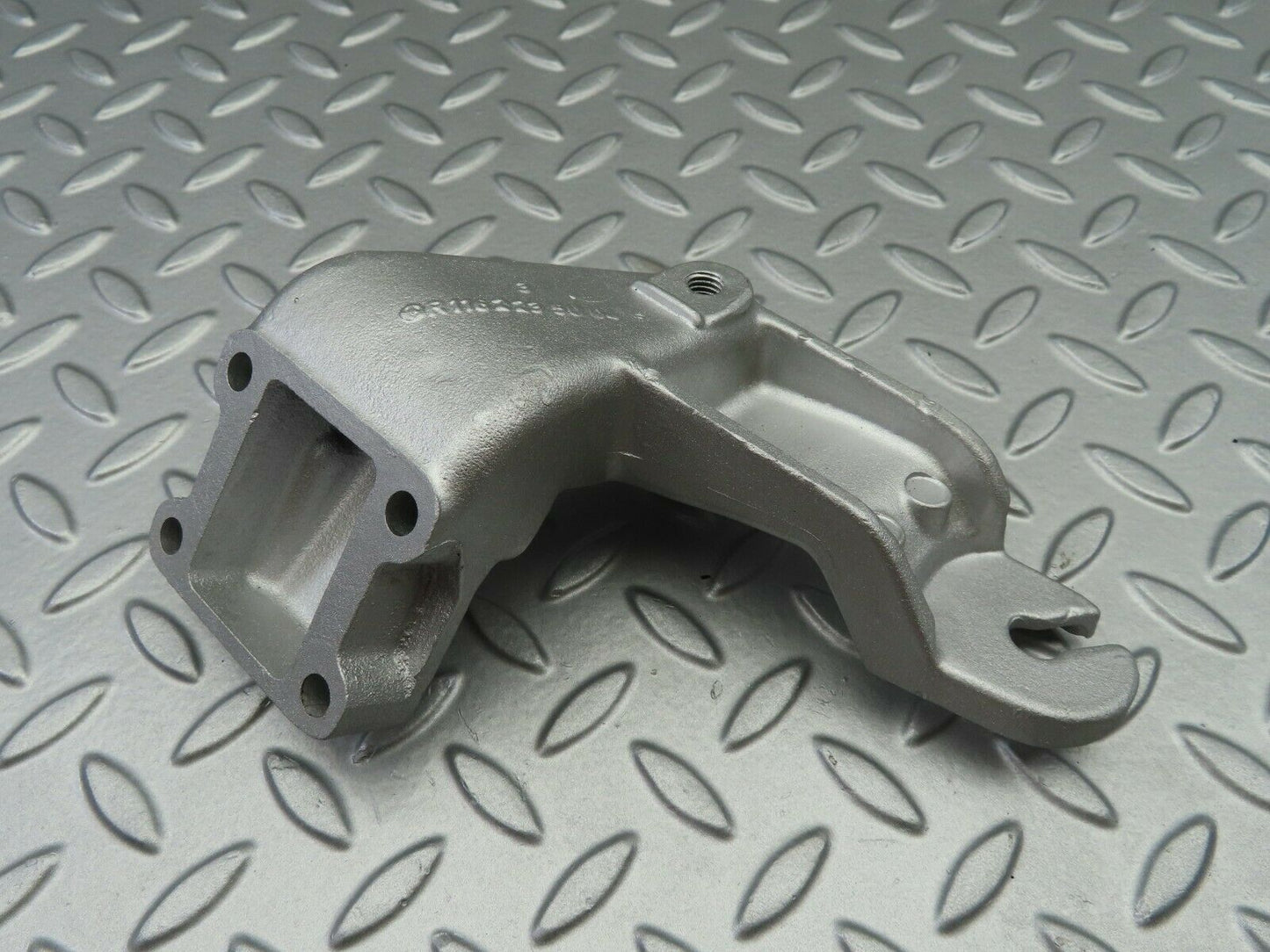 6391 Mercedes-Benz W126 380SE Engine Mount Bracket Right Side 1162235004
