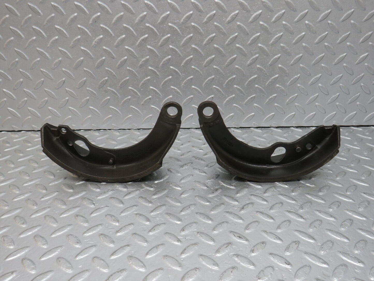 40503 Mercedes-Benz W110 230 Rear Brake Shoes 1104230808 1104230708