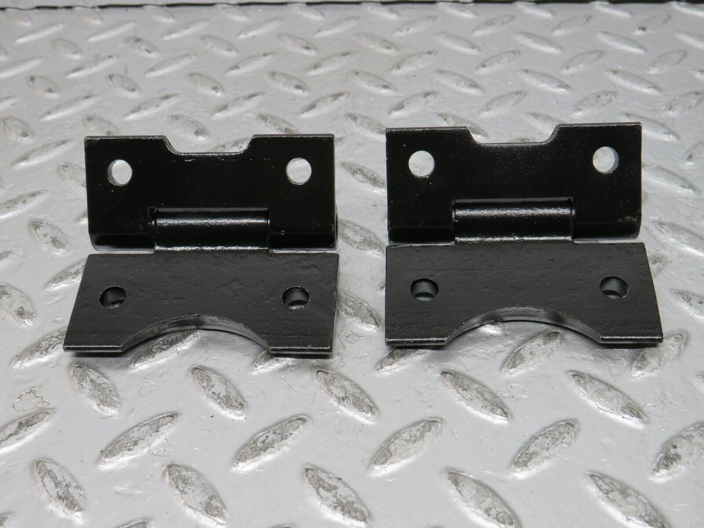 32147 Mercedes-Benz W123 230E Door Hinge Pair 1237200037