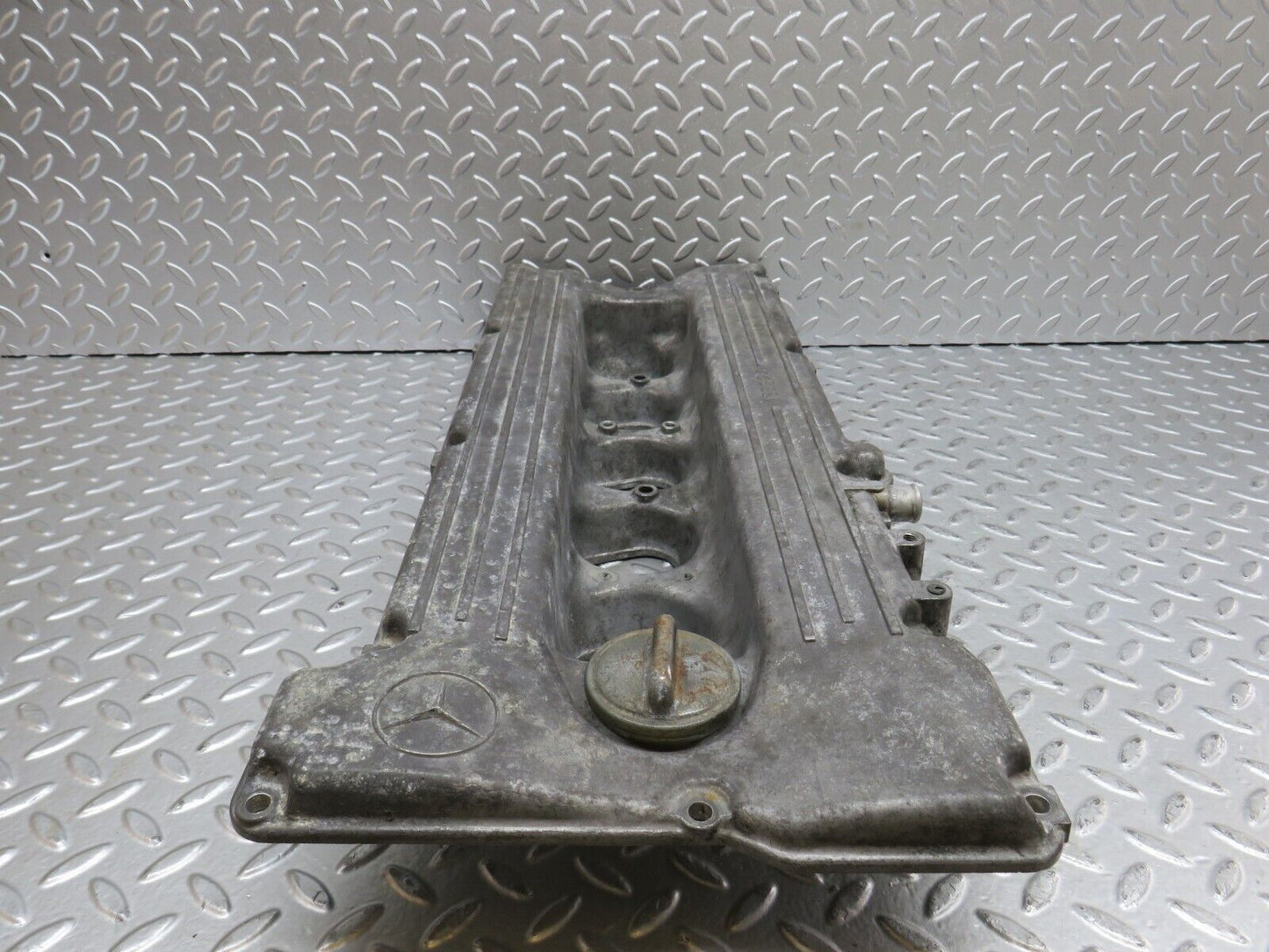 28071 Mercedes-Benz W123 280E Cylinder Head Valve Cover 1100160905