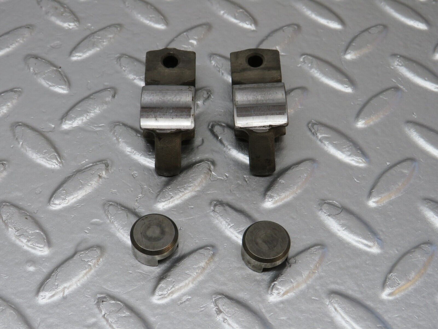 40045 Mercedes-Benz R107 350SL Rocker Arm With Valve Tappet
