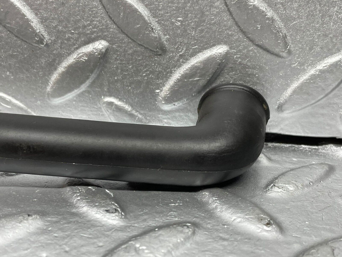 39774 Mercedes-Benz R107 350SL Crankcase Breather Hose Pipe 1160940591