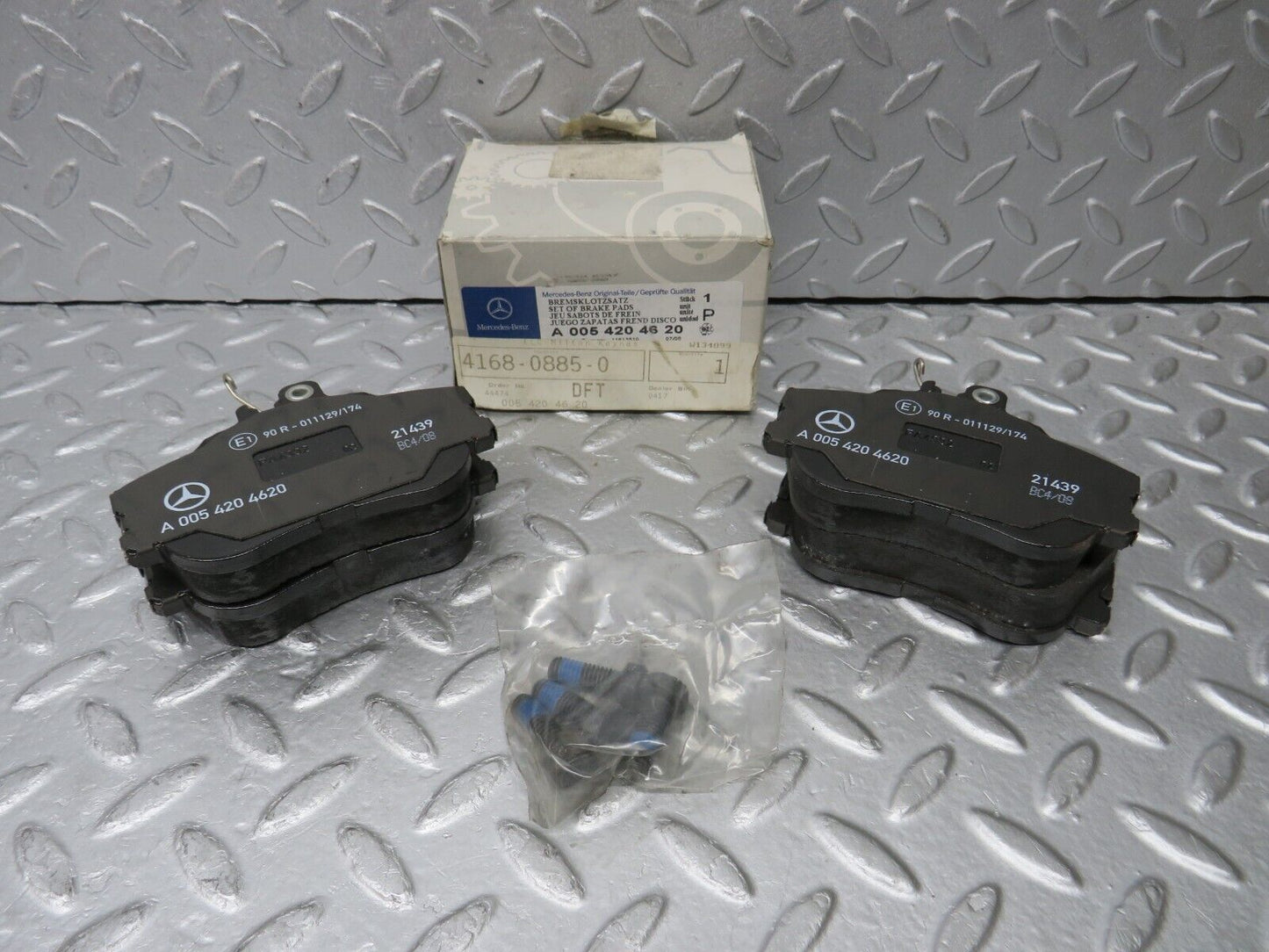 38203 Mercedes-Benz W202 Genuine Front Brake Pads New 0054204620
