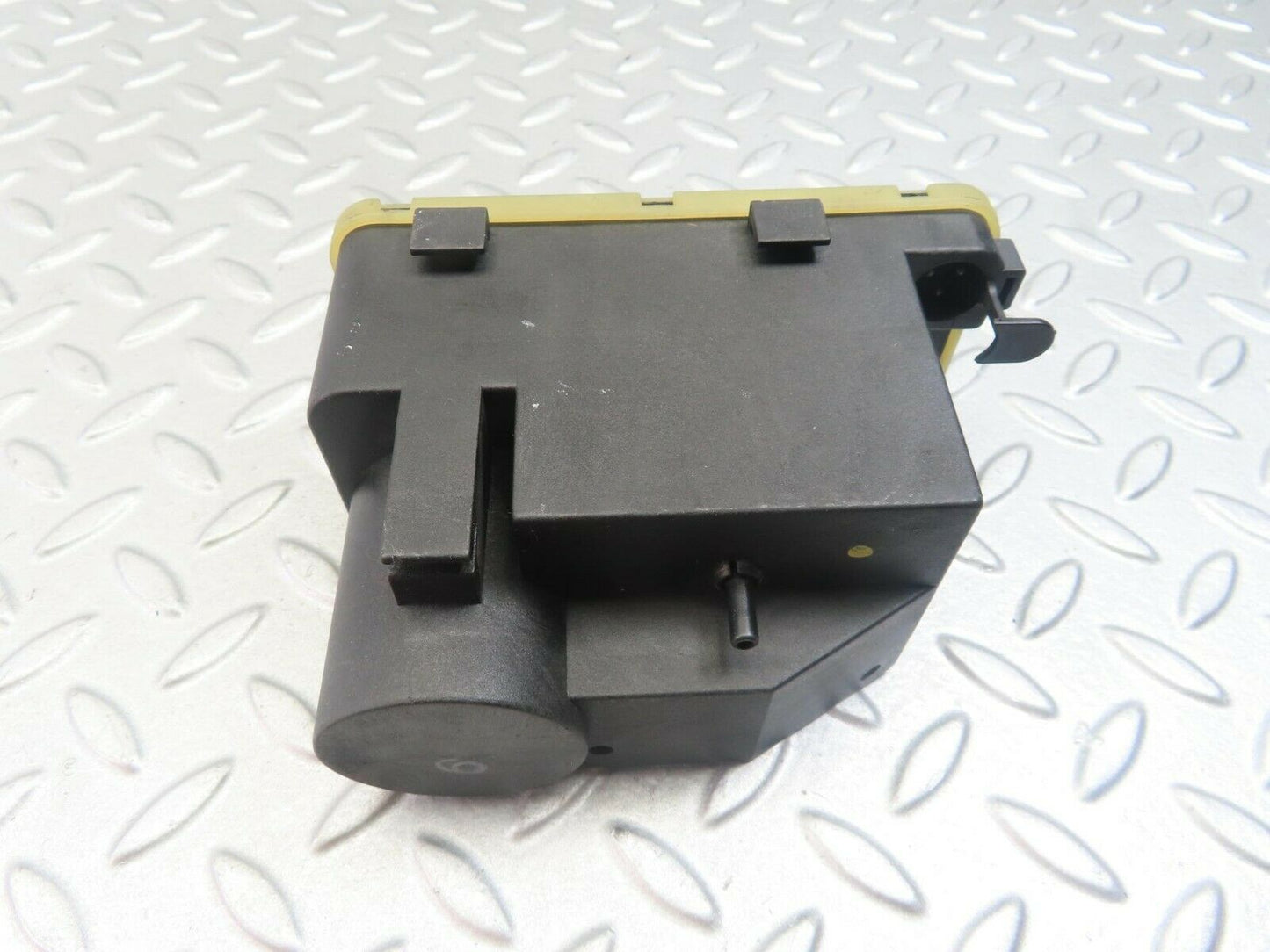 8317 Mercedes-Benz W201 Central Locking Pump 0008000948
