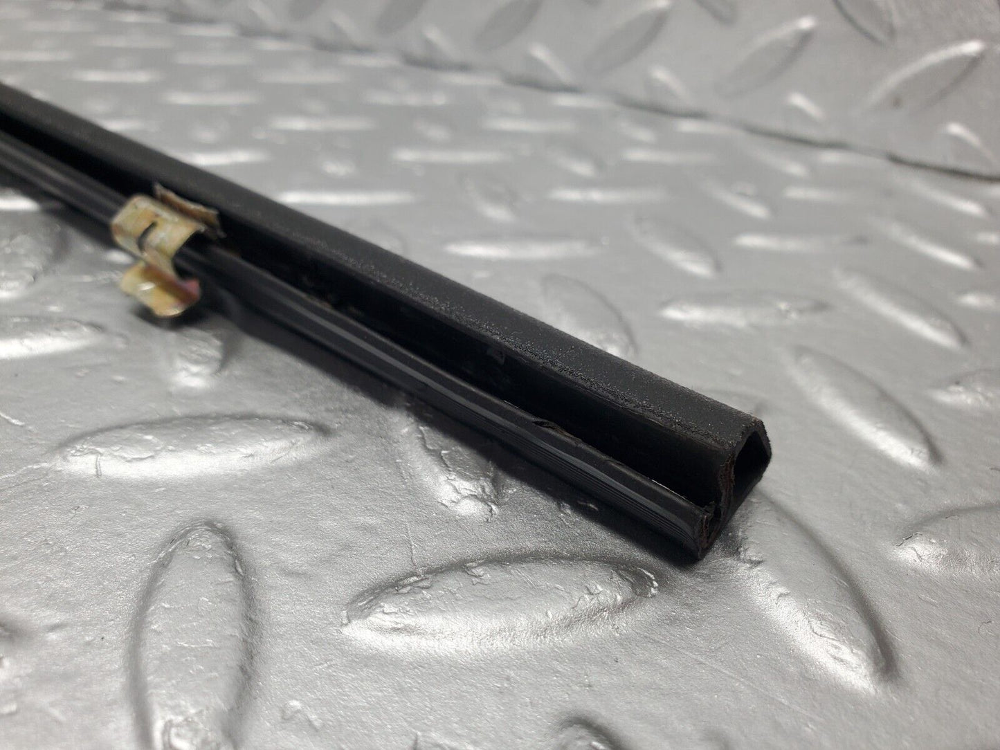 46975 Mercedes-Benz R129 320SL Coupe Right Door Seal Window Weatherstrip
