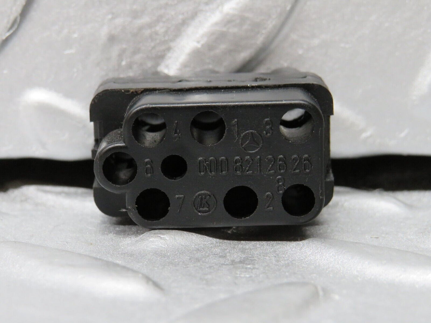 38959 Mercedes-Benz W201 190E 2.6L Wire Connector 0008212626 0008210738