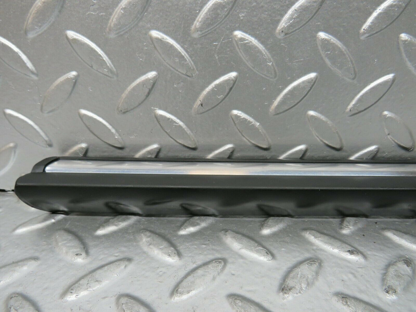 23186 Mercedes-Benz W116 350SE Front Right Fender Wing Centre Moulding Trim