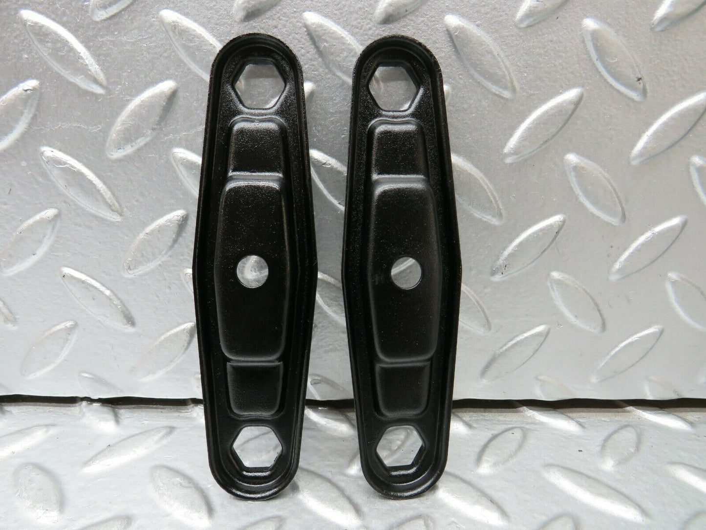 23134 Mercedes-Benz C123 230CE Coupe Fuel Injector Bracket Pair