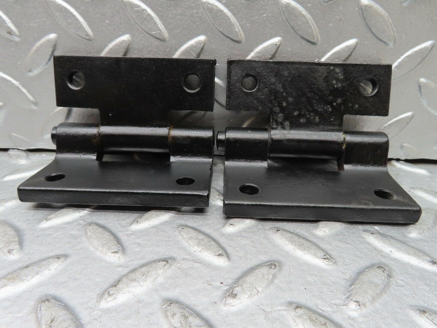 20228 Mercedes-Benz W114 280CE Coupe Left Door Hinges Pair
