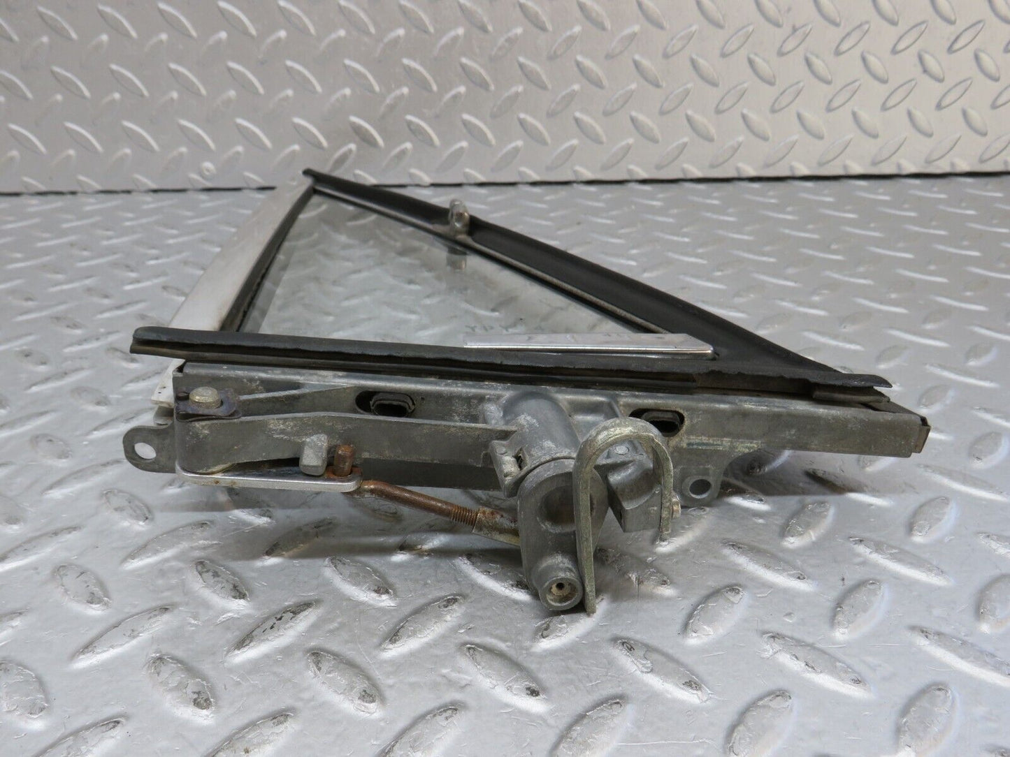 35944 Mercedes-Benz W108 Front Right Quarter Window