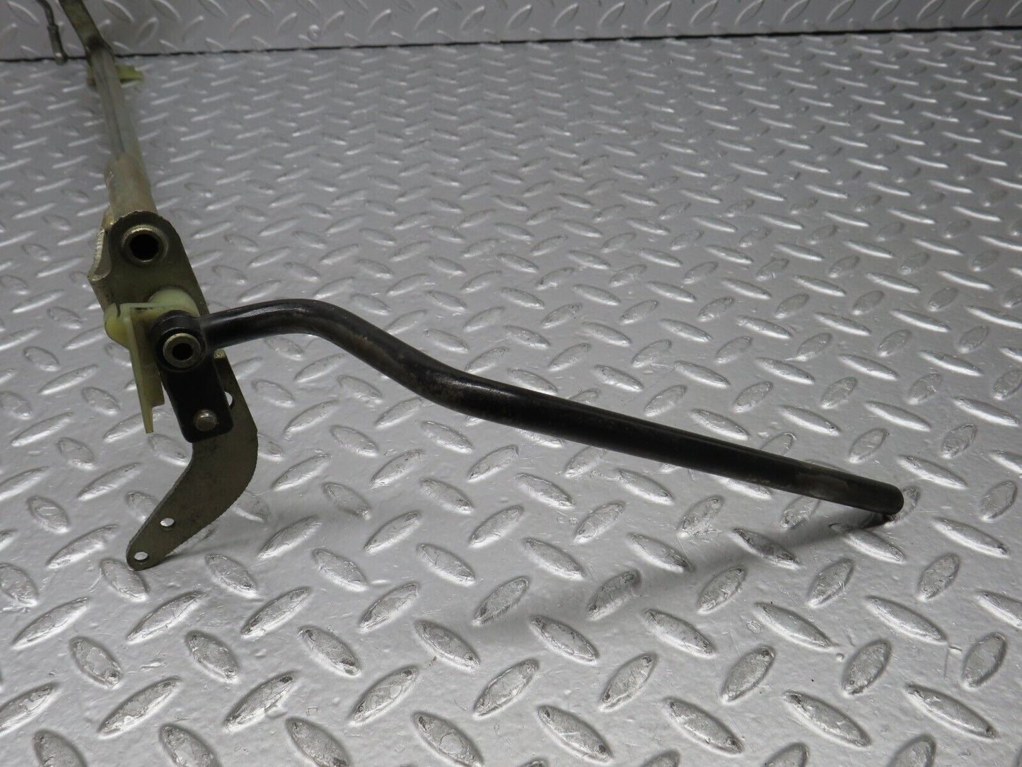39215 Mercedes-Benz R107 500SL Accelerator Pedal Linkage
