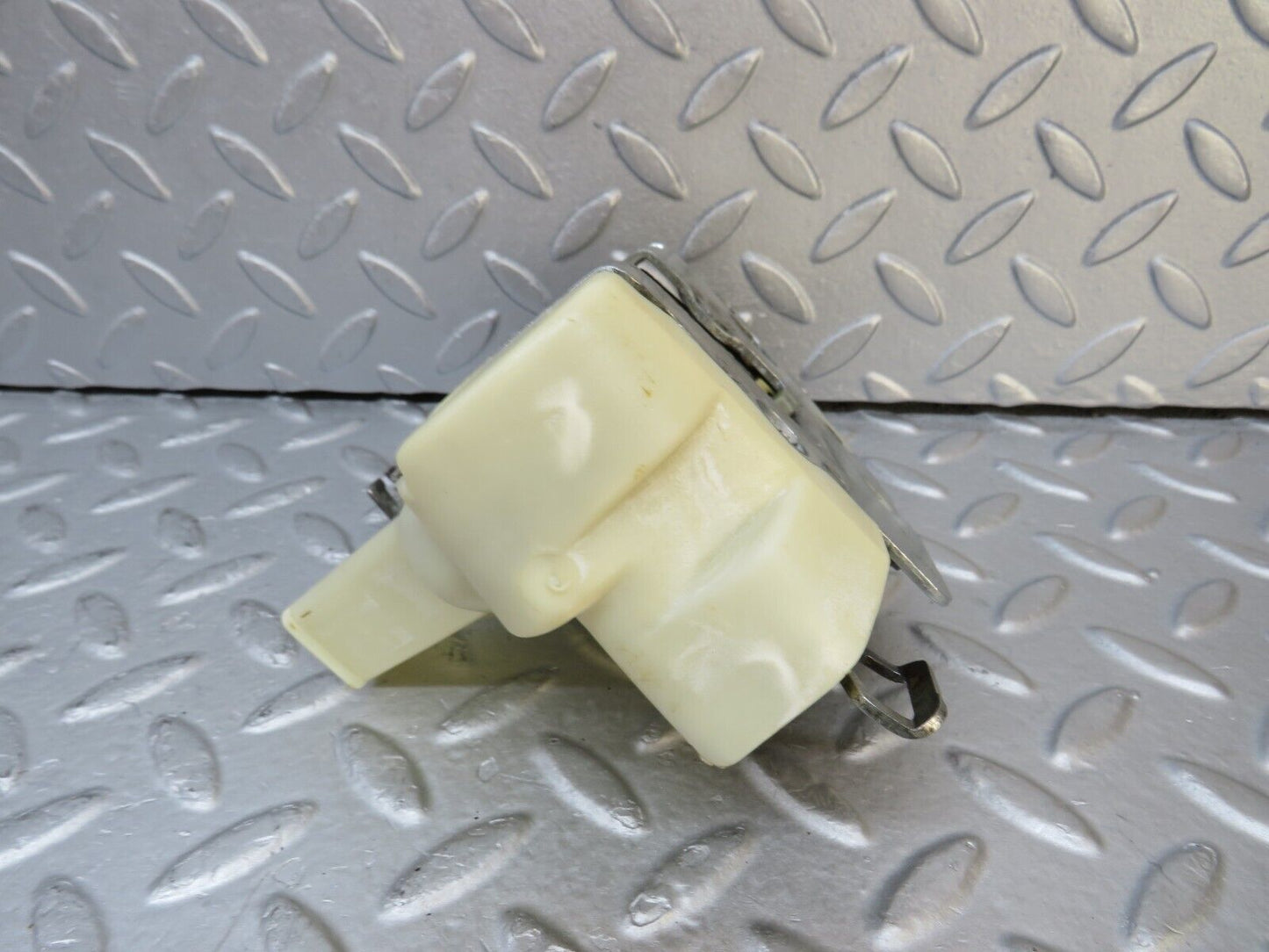 36972 Mercedes-Benz C126 420SEC Coupe Left Door Lock Mechanism