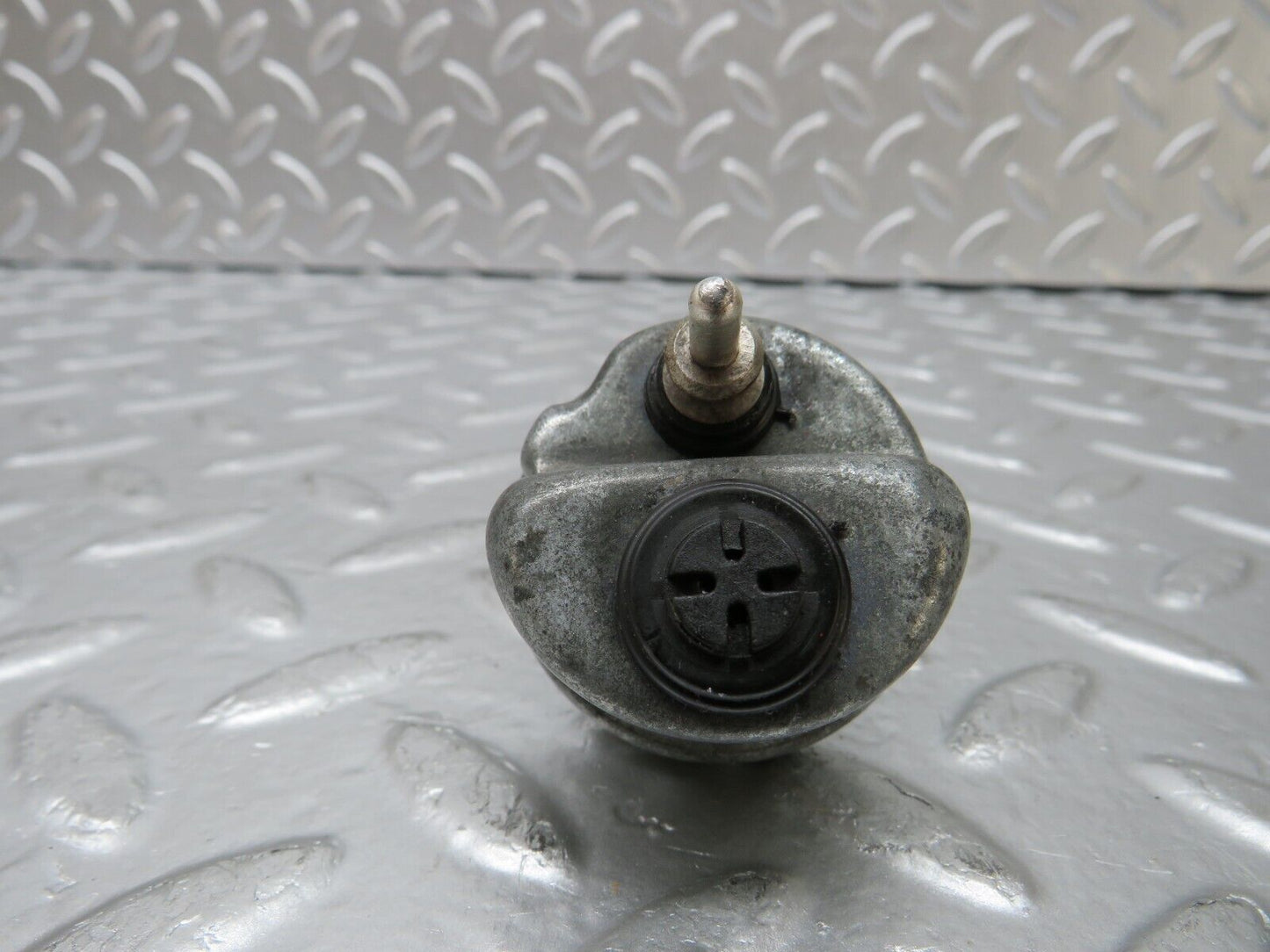 25515 Mercedes-Benz W123 200 Oil Pressure Sensor 0065429417