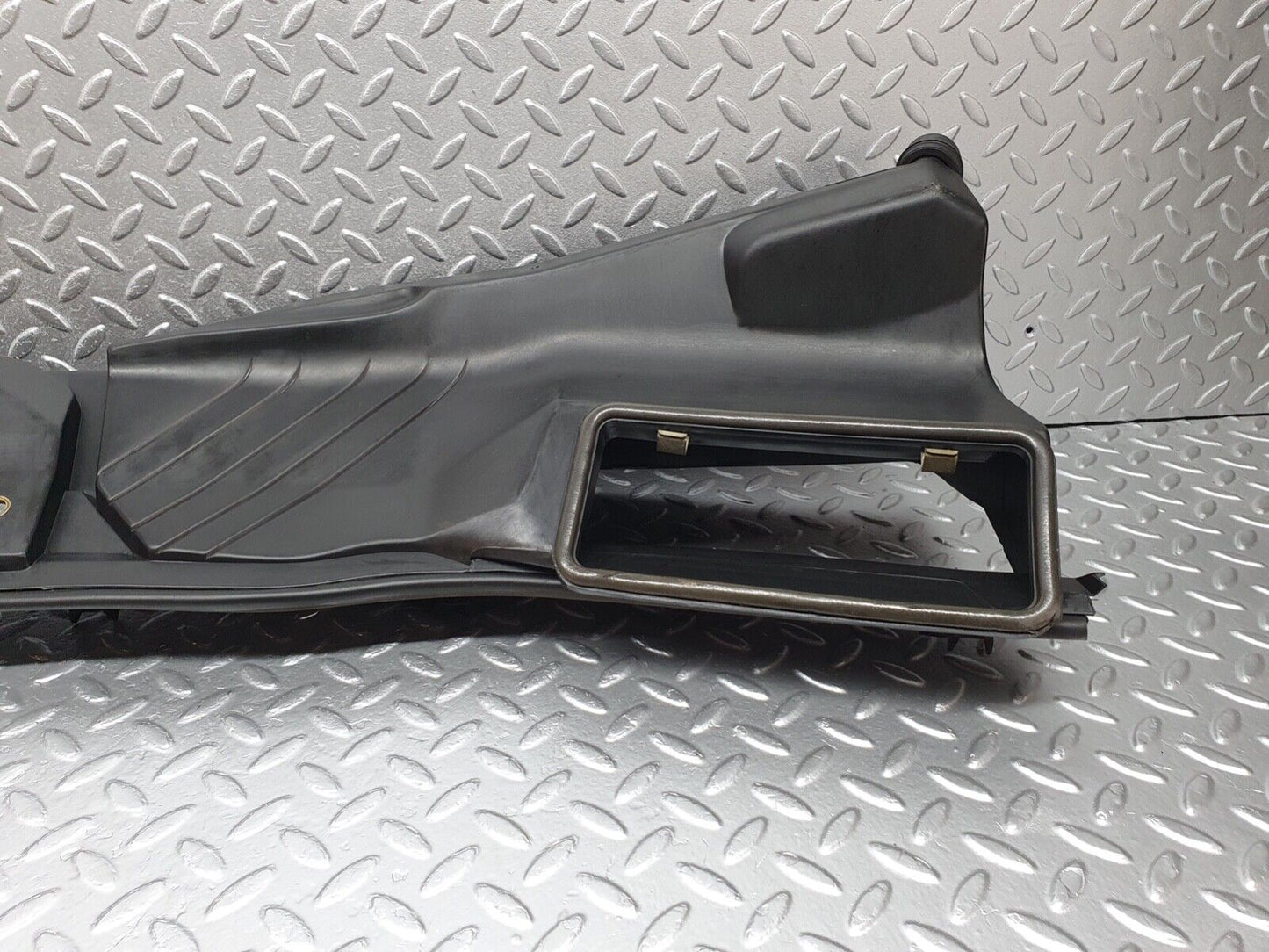 42001 Mercedes-Benz W202 C200 Air Duct 2028300144