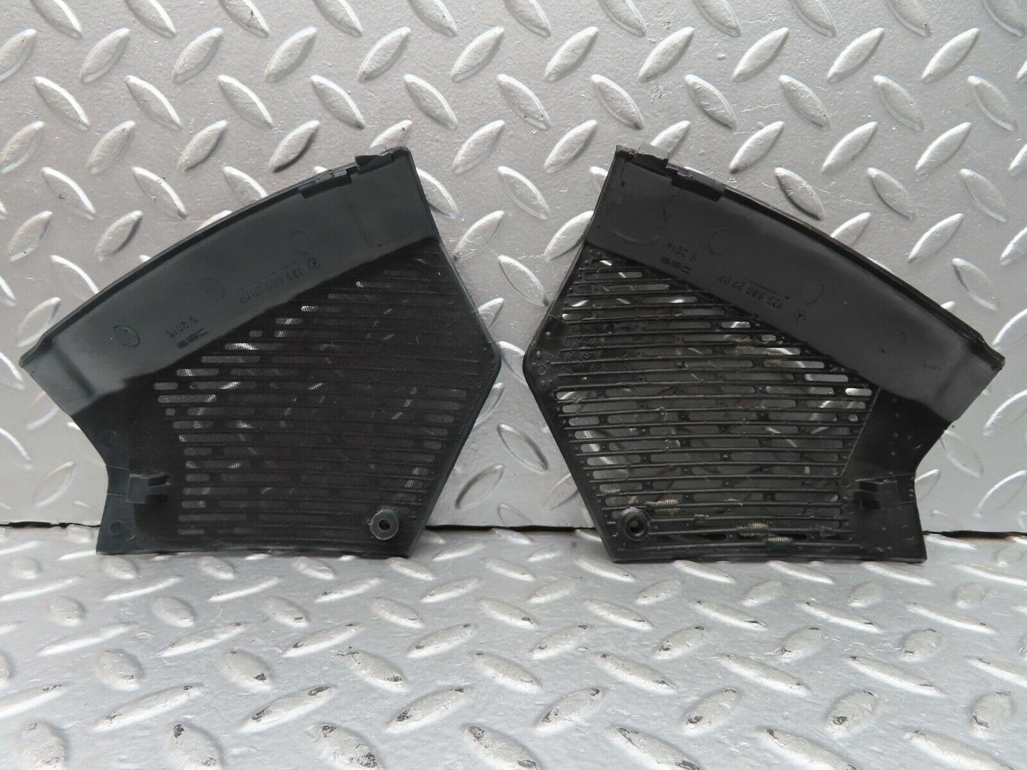 21217 Mercedes-Benz W123 230E Dashboard Speaker Covers 1236802707