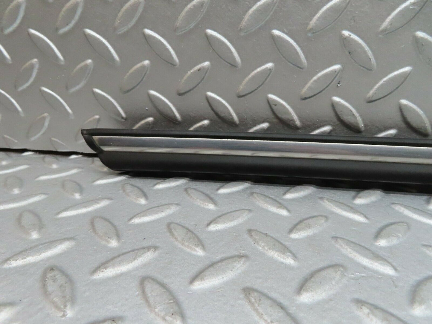 17893 Mercedes-Benz W116 450SEL Rear Right Door Centre Chrome Trim