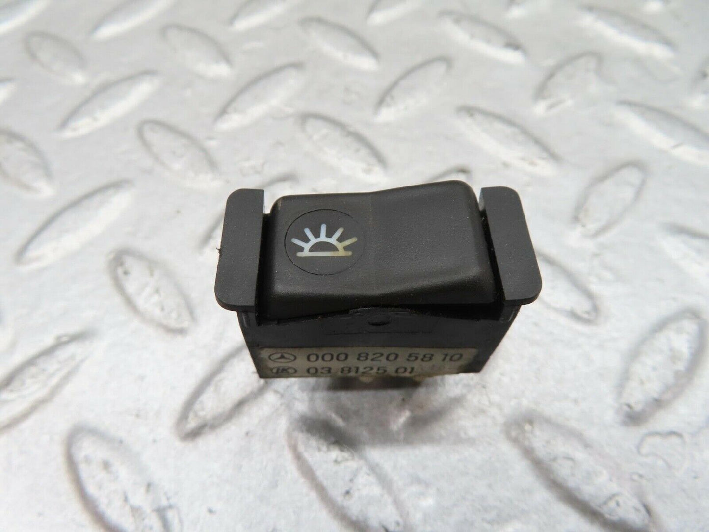 14335 Mercedes-Benz W116 350SE Interior Dome Light Switch 0008205810